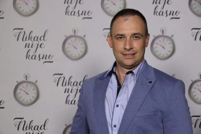 Finalista osme sezone "Nikad nije kasno" dobio unuka: Slavlje u domu Stankovića (FOTO) 7 image 5