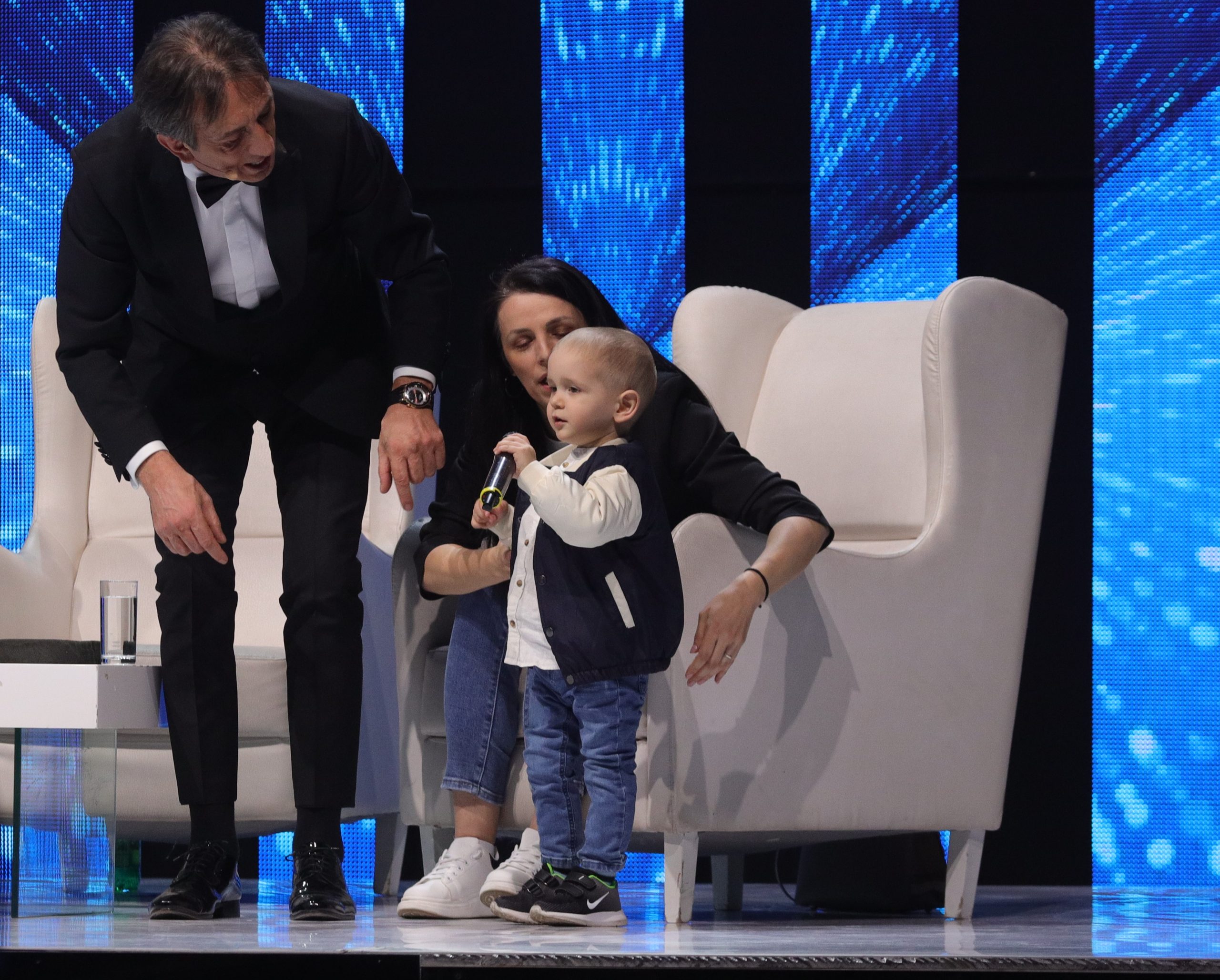 Nakon izlečenja od leukemije sin Mija Mišića došao da podrži tatu, svi u suzama: "Zaslužio je svu ljubav i srećno detinjstvo" 6 miroslav mišić mijo sin lazar