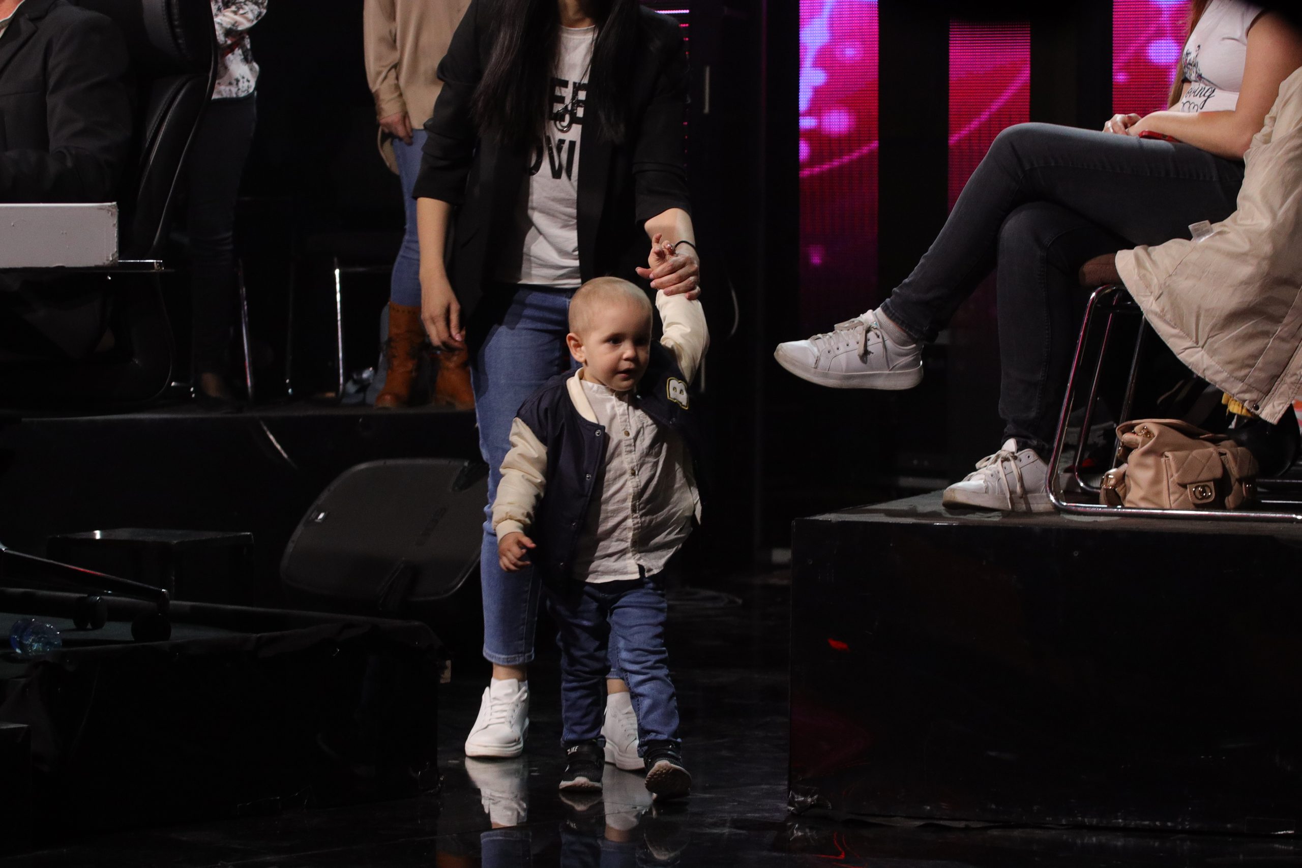 Emotivna ispovest pevača čiji je sin (3) pobedio leukemiju: "Život je pred nama, on će sve pobediti" VIDEO 6 0A0A0516