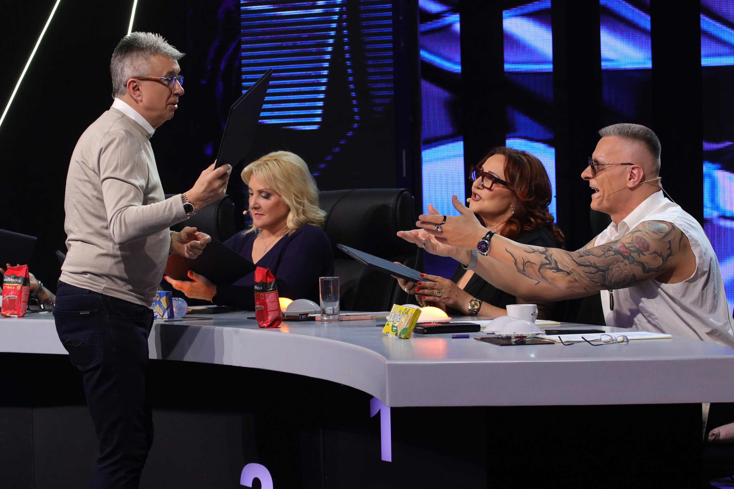 NIJANSE SU PRESUDILE: Petar Krekić i Enis Todić oduvali studio, Saša Popović naručio pesmu, pa nastao LOM 12 0A0A0566 ok