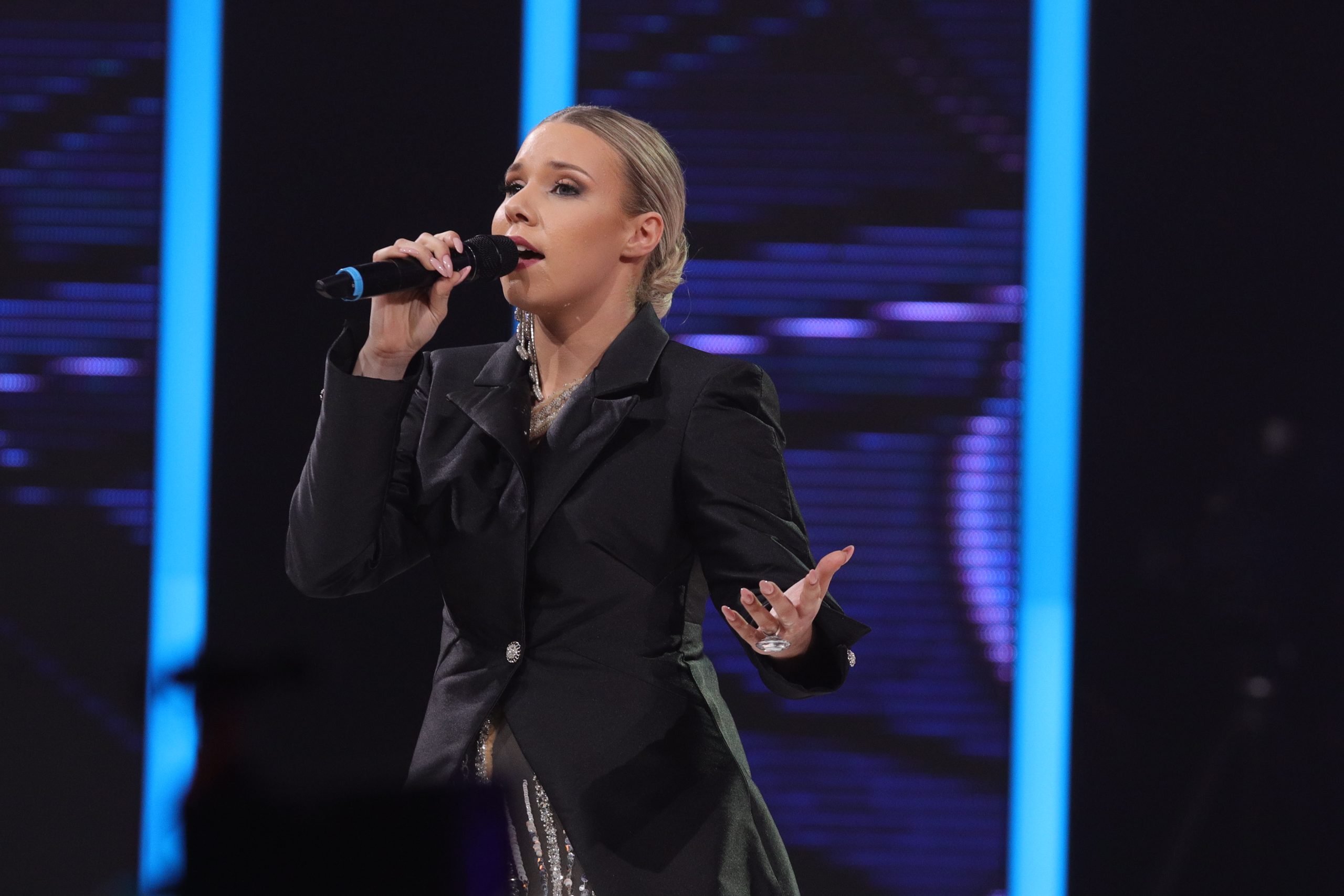Šejla Zonić u koži od glave do pete zamešala uz Cecinu pesmu, žiri sluša i ne veruje: "Ti si aždaja" VIDEO 7 šejla zonić oproštajna večera