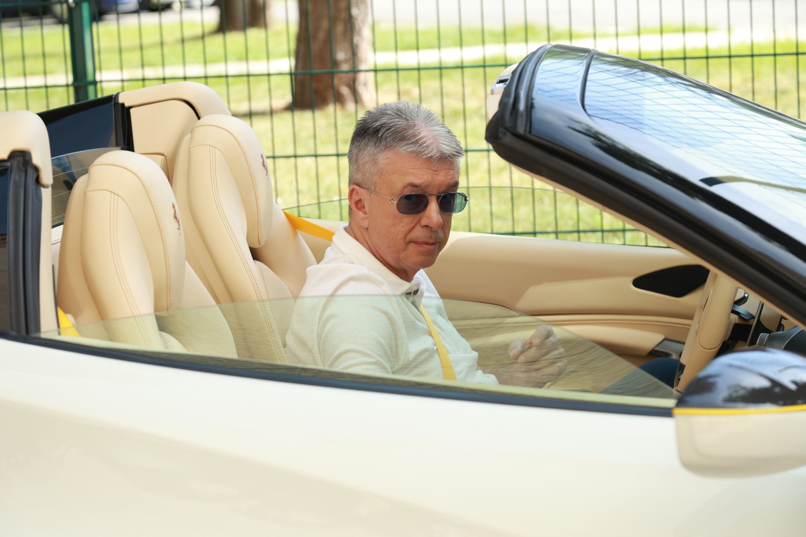 Saša Popović Ferarijem stigao na snimanje "Zvezda Granda", ceo Beograd se okretao za besnom mašinom od pola miliona (VIDEO) 7 FILP7821