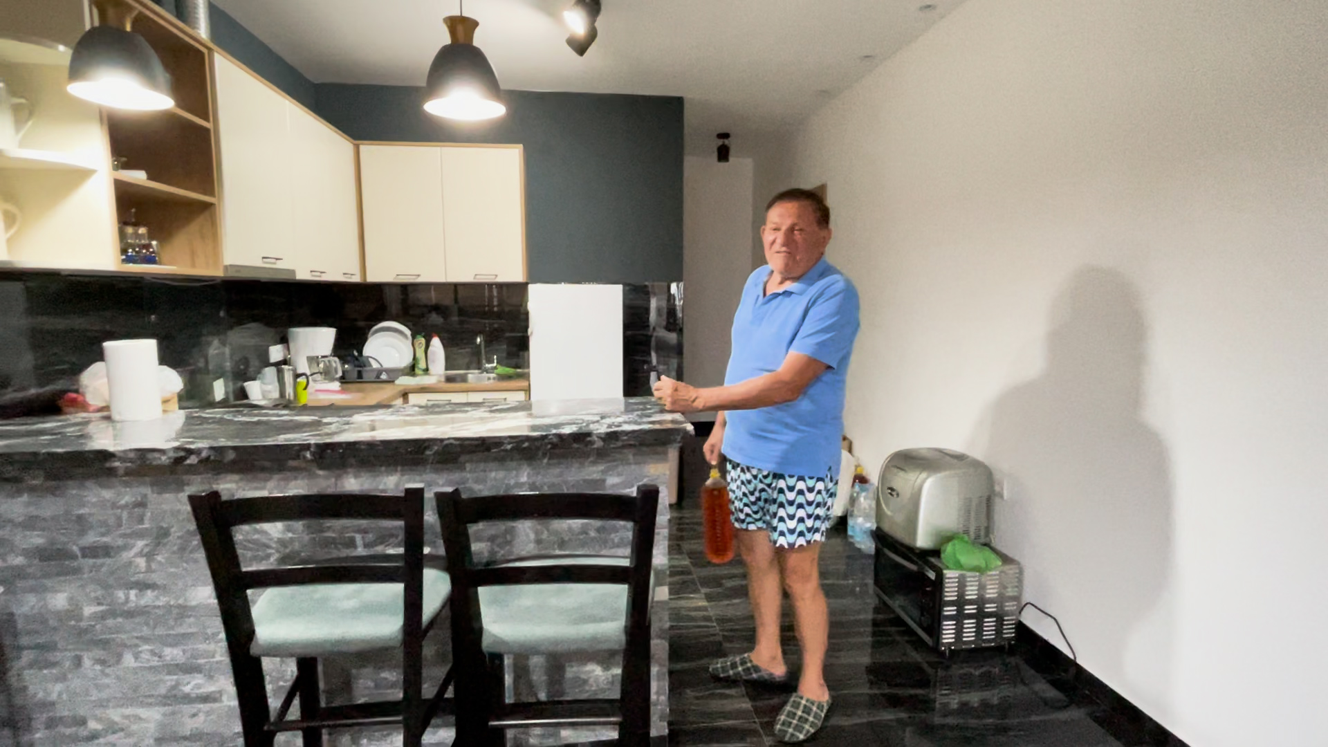 Svi ste videli kuću Miloša Bojanića od 2 miliona, a niko luksuzan apartman koji je sredio za sebe i suprugu VIDEO 11 GONLINE.00 22 50 25.Still128
