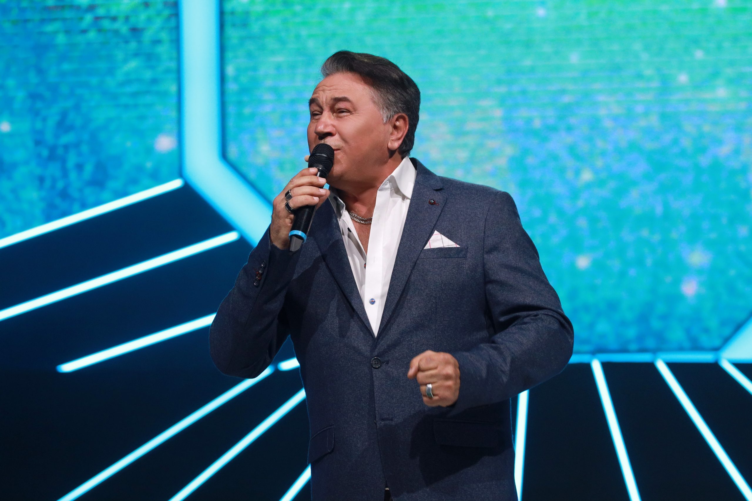Halid Muslimović peva rokenrol, Žika Jakšić u šoku: "Bio si i ostao poseban" (VIDEO) 5 HALID MUSLIMOVIC NNK SNIMANJE 22022024 FOTO MUNJA 47 ok