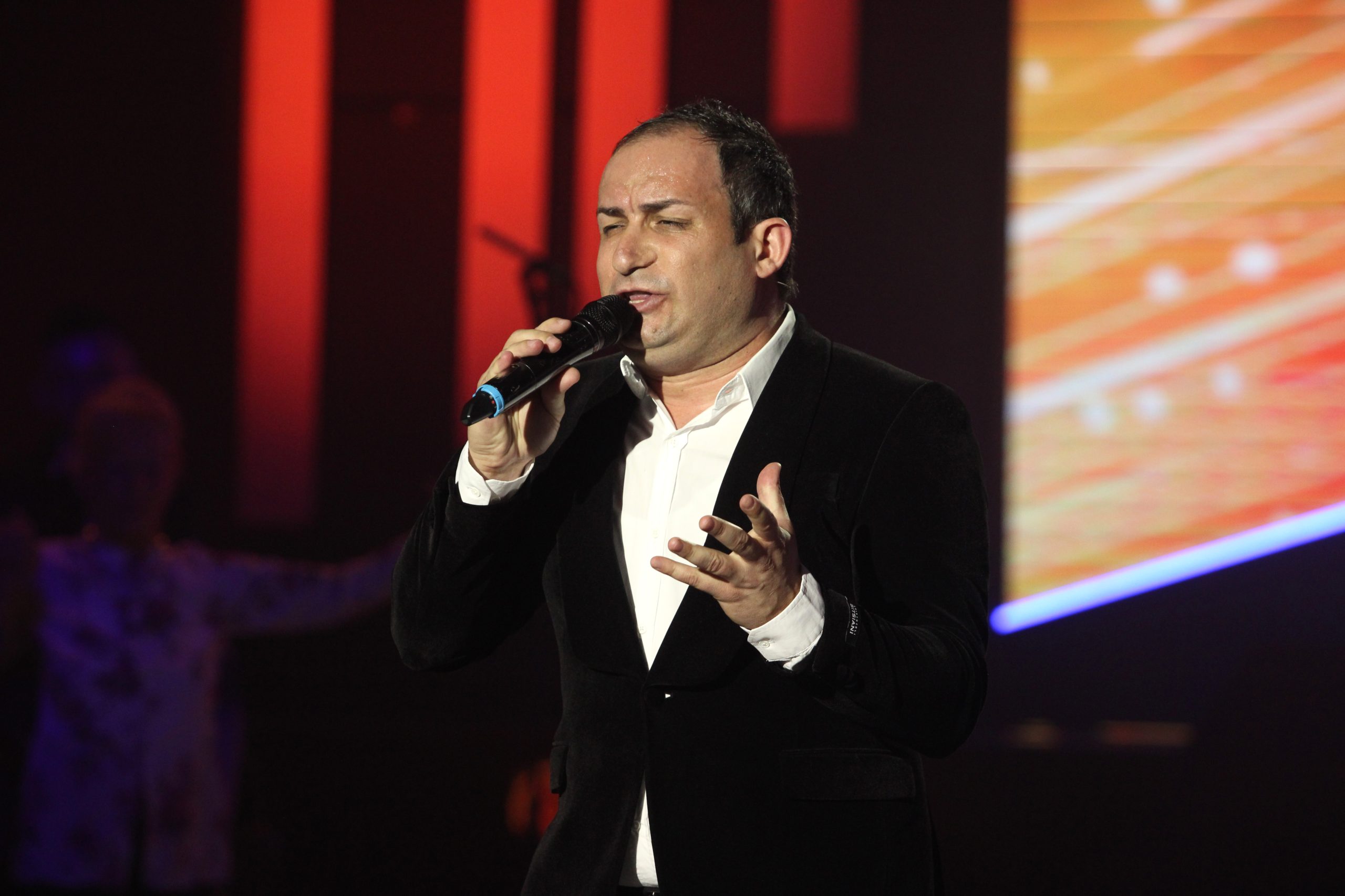 Unuk Dobrile Čabrić u "Nikad nije kasno"? Pevač podelio srećne vesti pred Grandovim kamerama: "Postao sam otac" (VIDEO) 8 Jordan Mitev
