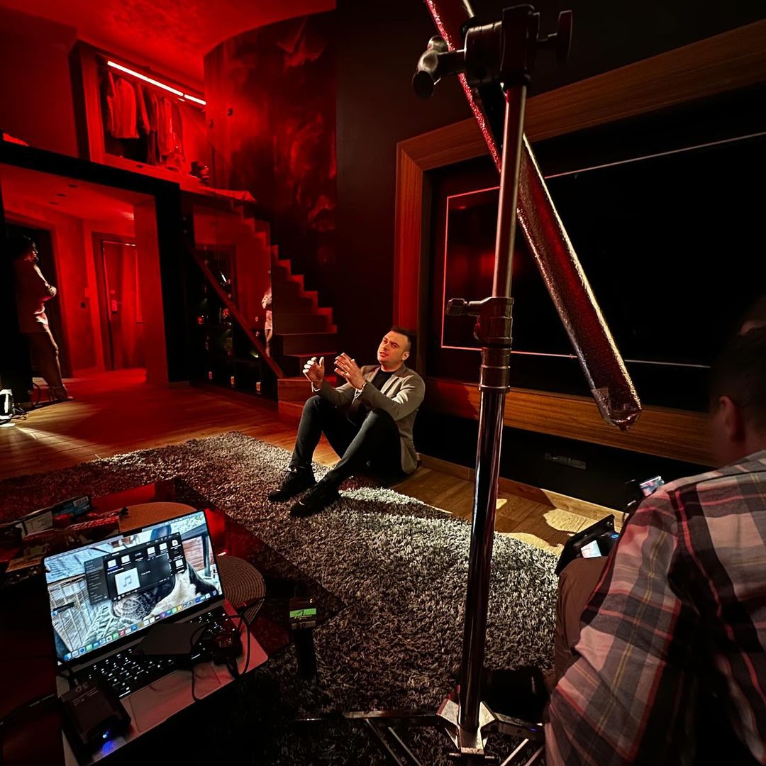 Narodnjak kao kuća! Kenan Dervišević objavio novu pesmu, publika u transu: "Bravo kralju" (VIDEO) 7 Novi spot za @ kenandervisevic Makeupstylinghair @sukkamakeup @nenadtod @haircode ms videoproduction musicvideo musicvideoproduction