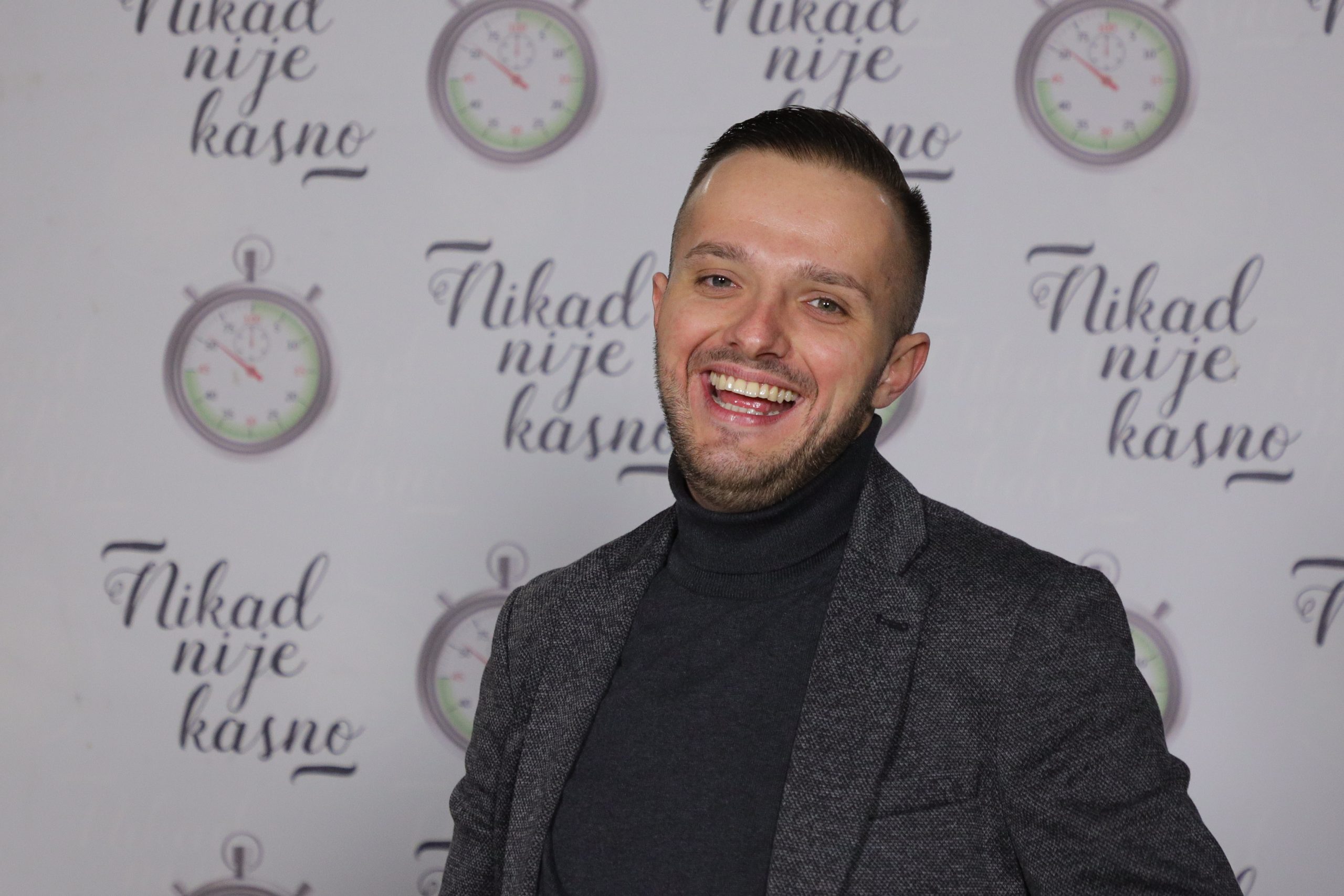 "Nosio sam roze skafander i nisam se stideo", Stefan Kosmajac odrastao u sestrinim stvarima: "Bilo je bitno da mi bude toplo" VIDEO 5 stefan kosmajac sin