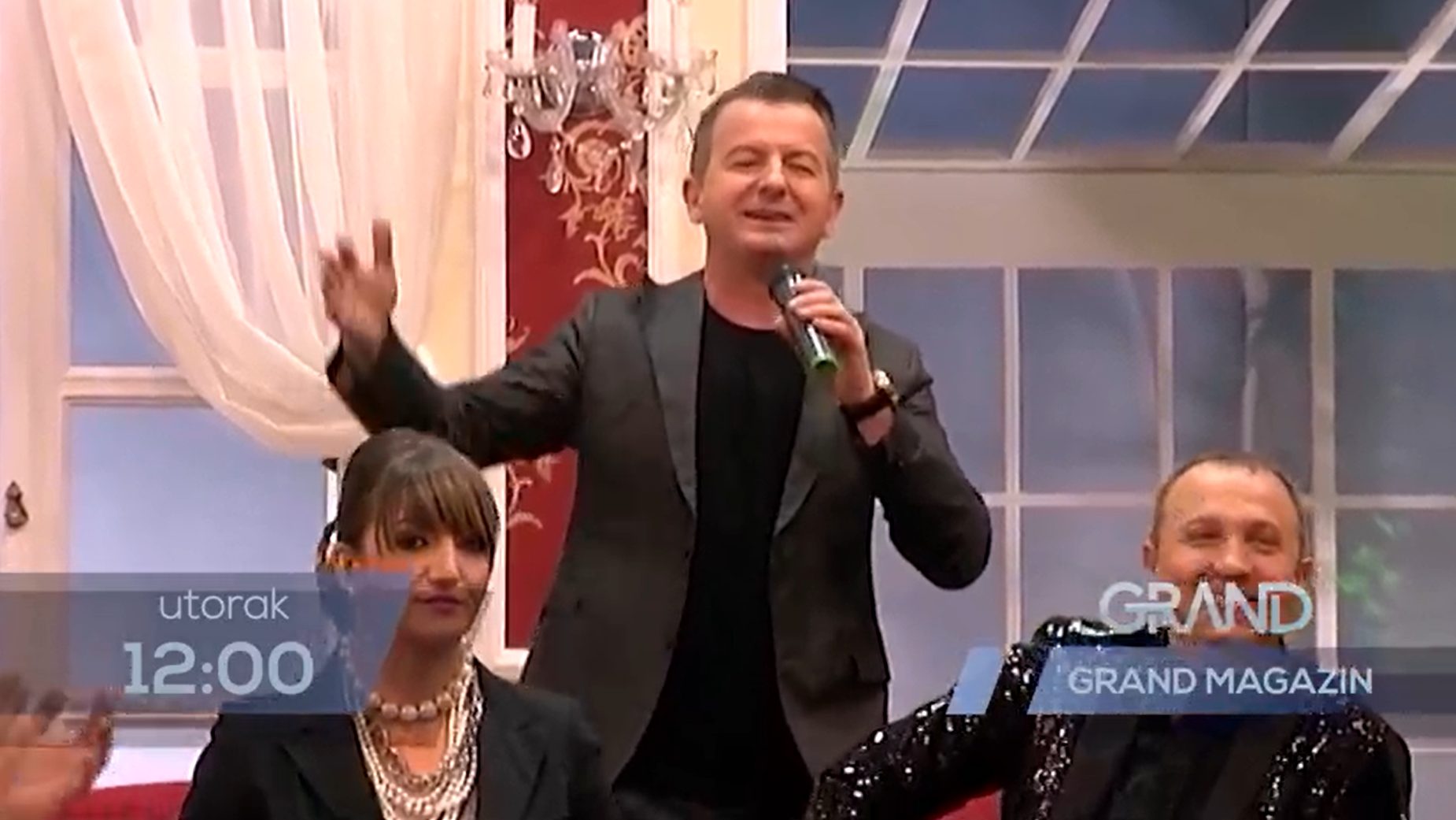 Proslava jubileja na Grand televiziji, pevači i voditeljka u suzama: Emocije preplavile studio VIDEO 10 Screenshot 2024 04 16 102515