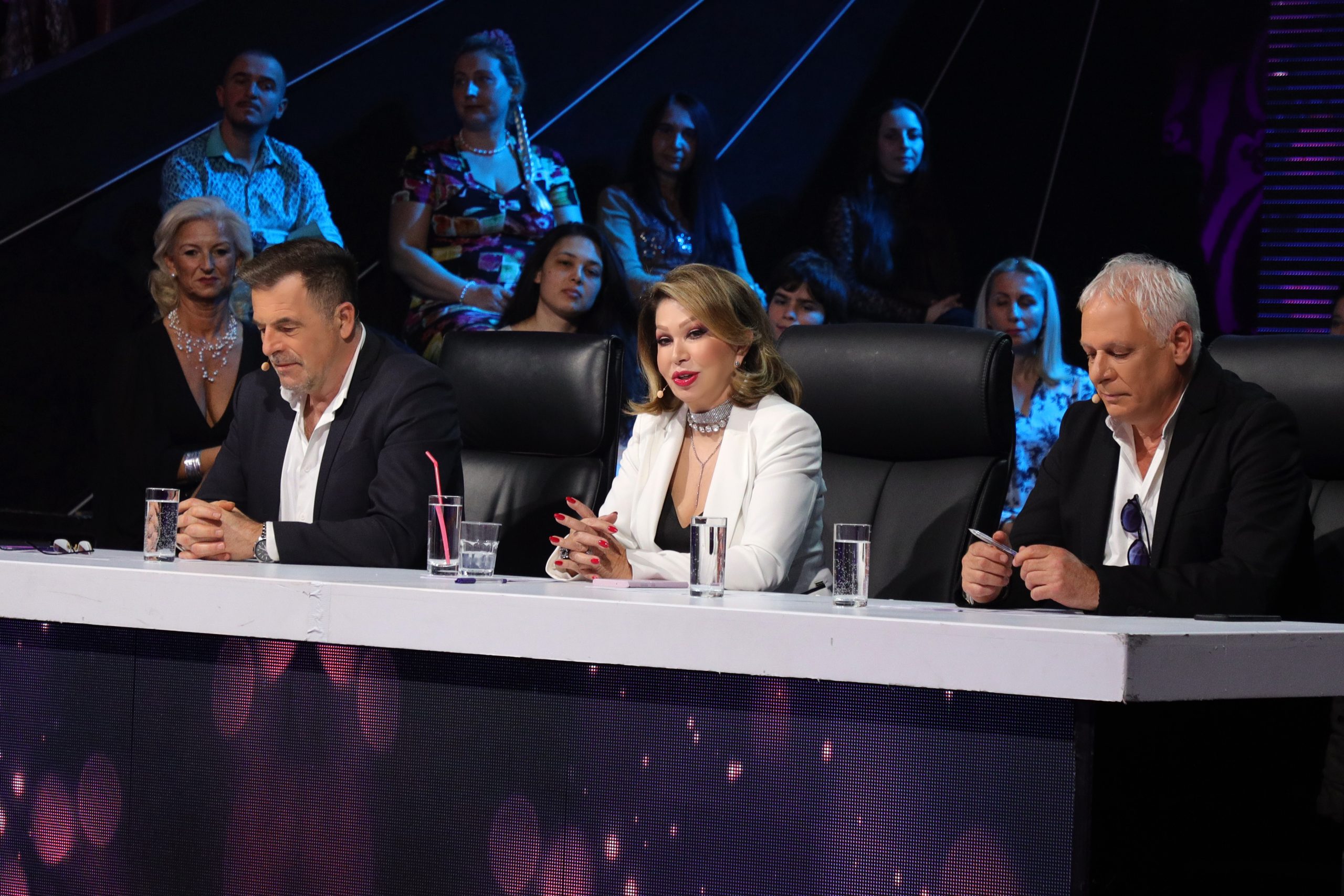 ČISTA EMOCIJA! Saša Kovač i Neda Ukraden zapevali pesmu za prvi ples: "Ovo je za Radu Manojlović i Bokšu" VIDEO 9 ZIRI NNK SNIMANJE 22032024 FOTO MUNJA ok