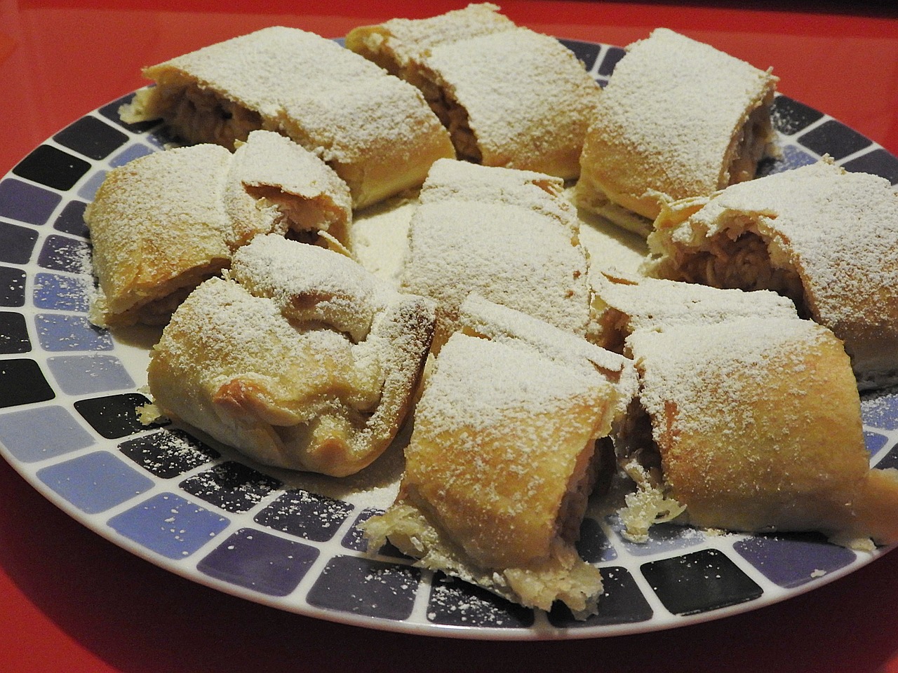 Fensi štrudla sa kikiriki puterom i džemom, neodoljivo 7 apple strudel 1158345 1280