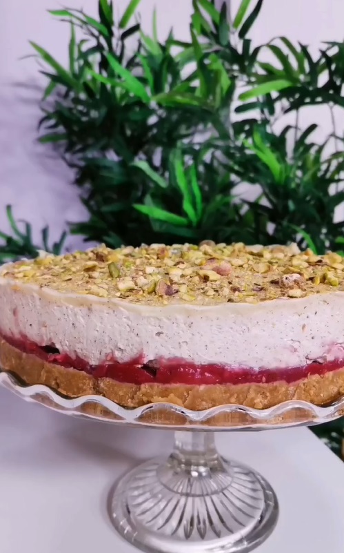 Poslastica kojoj je nemoguće odoleti, sadrži pistaće, lešnik i maline 7 cheesecake 1