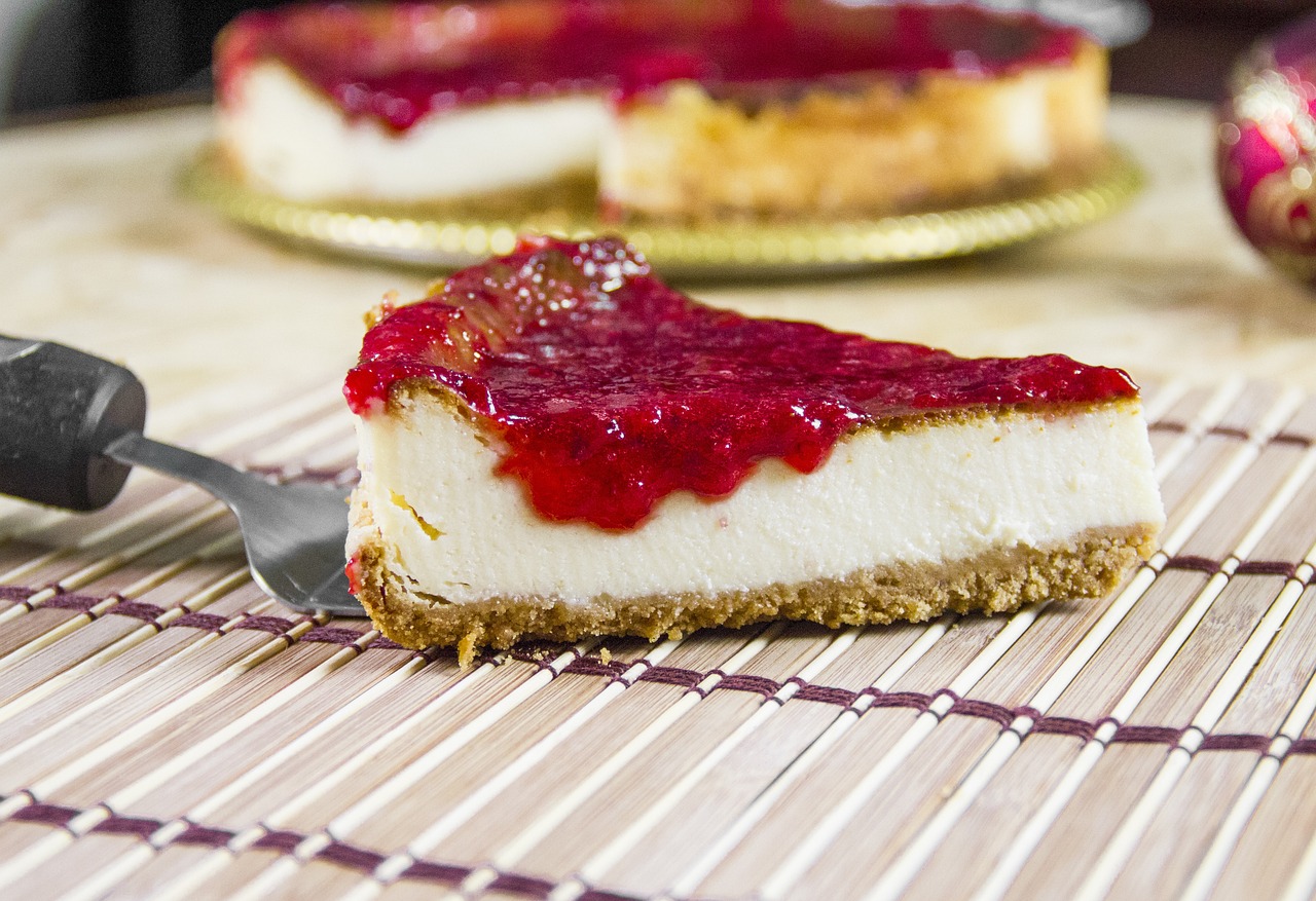 Poslastica kojoj je nemoguće odoleti, sadrži pistaće, lešnik i maline 6 cheesecake 4371777 1280