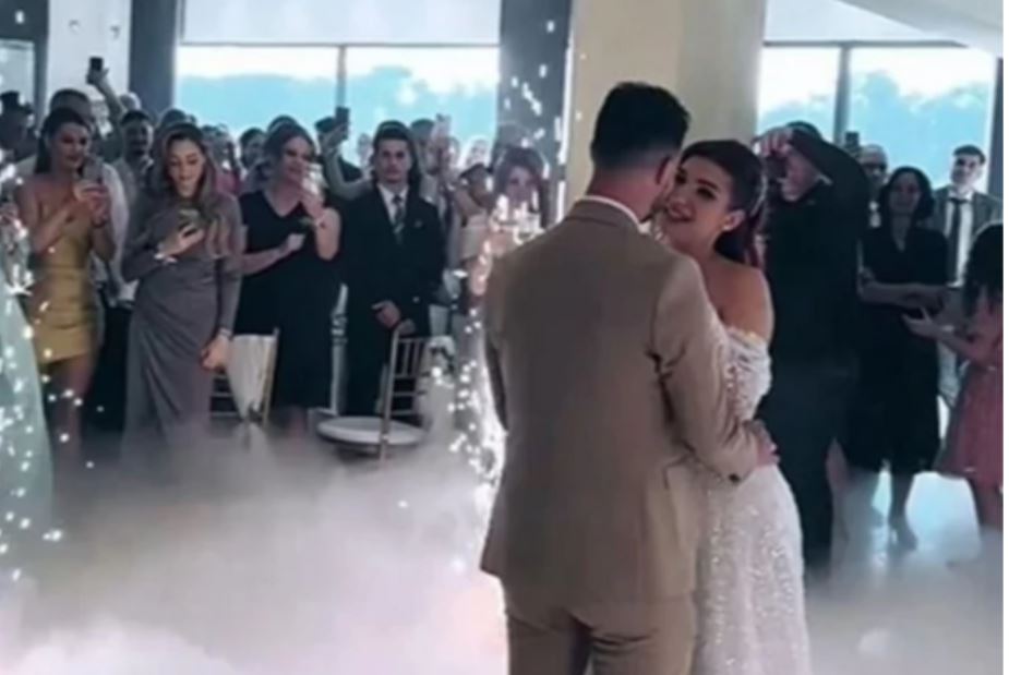 Udala se "Zvezda Granda", svi komentarišu venčanicu u kojoj izgleda kao milion dolara FOTO 5 Kristina Denić svadba
