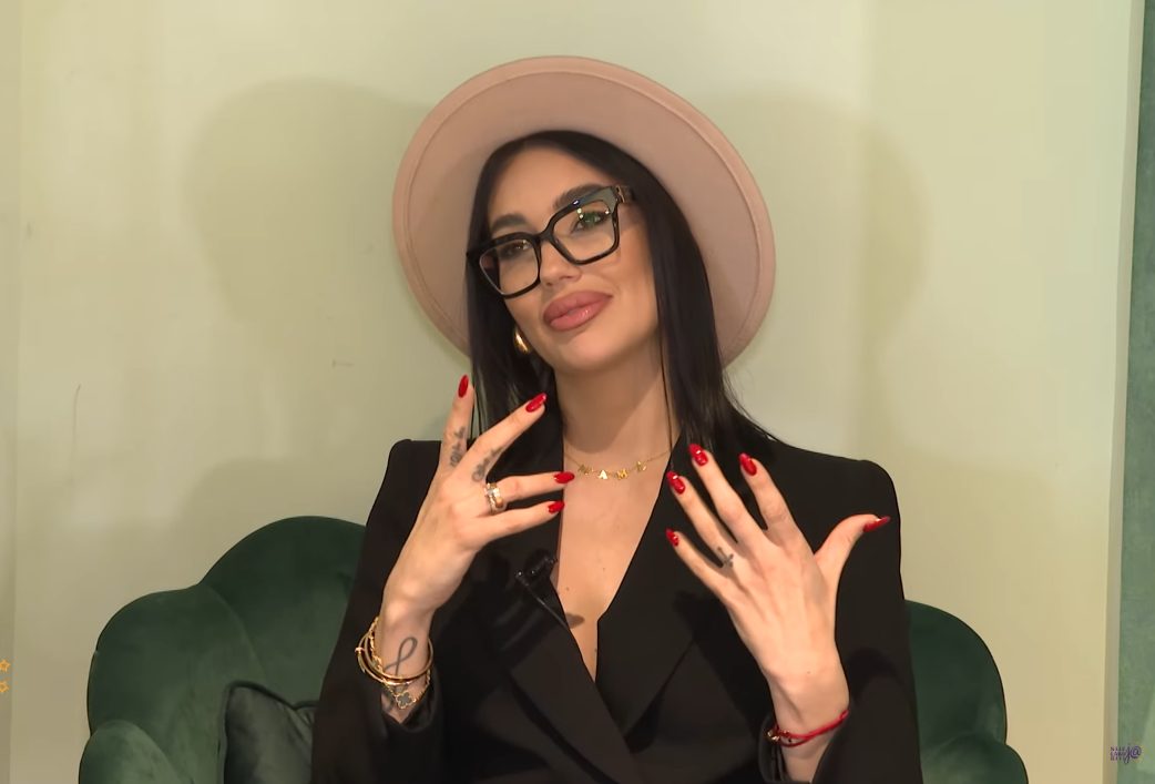 Pevačica dugo bila žrtva predrasuda: "Zvali su me klempava, bila sam ravna kao daska" 8 katarina grujic