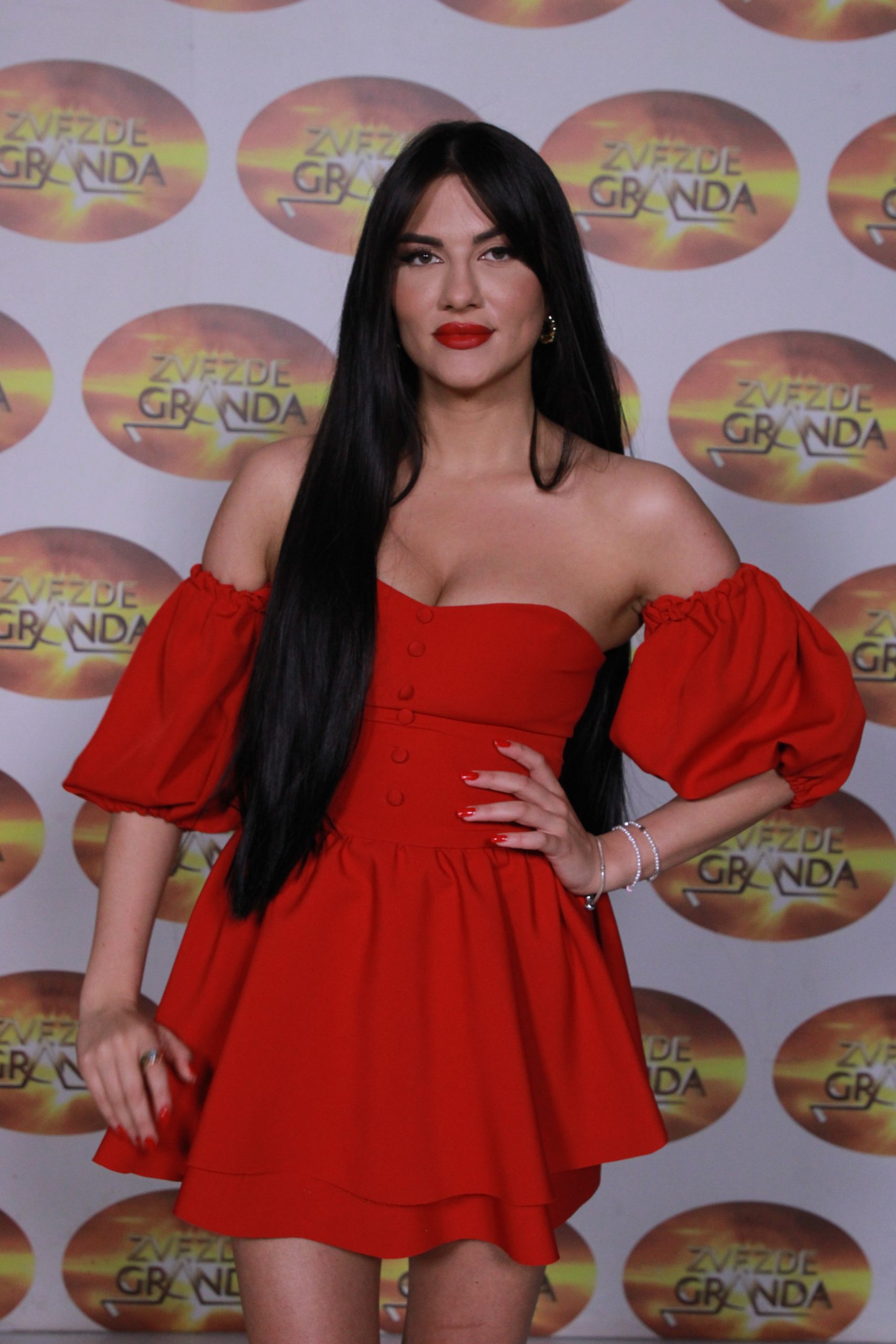 Andrijana Petrušovska 3 ANDRIJANA PETRUSHOVSKA 24 GOD. SKOPLJEMKD 10