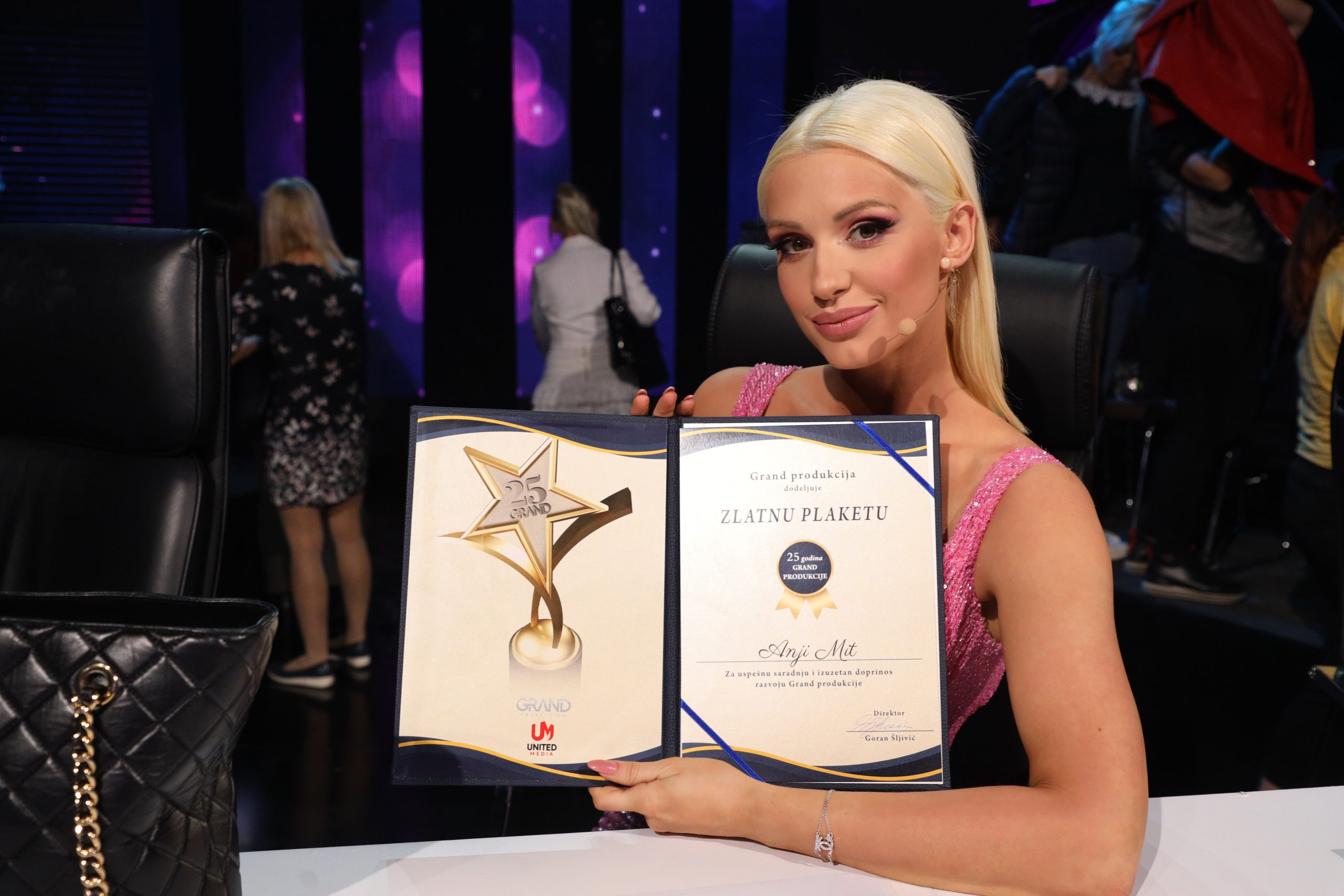 Anja Mit doživela peh pet minuta pred venčanje, kumovi jedva spasili situaciju: "Zaboravila sam to" 6 Anja Mit svadba
