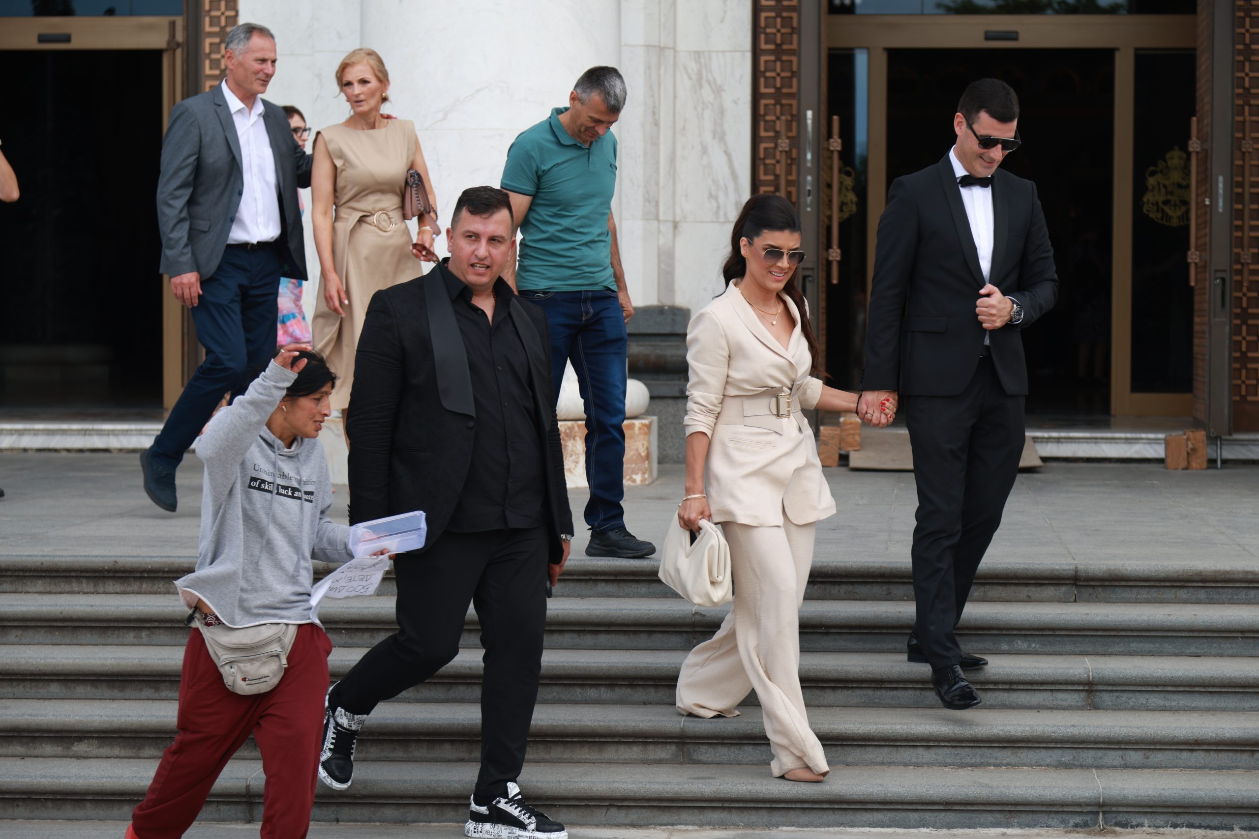 Otkrivamo ko je domaćin veselja na Sofrinoj svadbi, u pitanju je poznati pevač (FOTO) 9 FILP3424