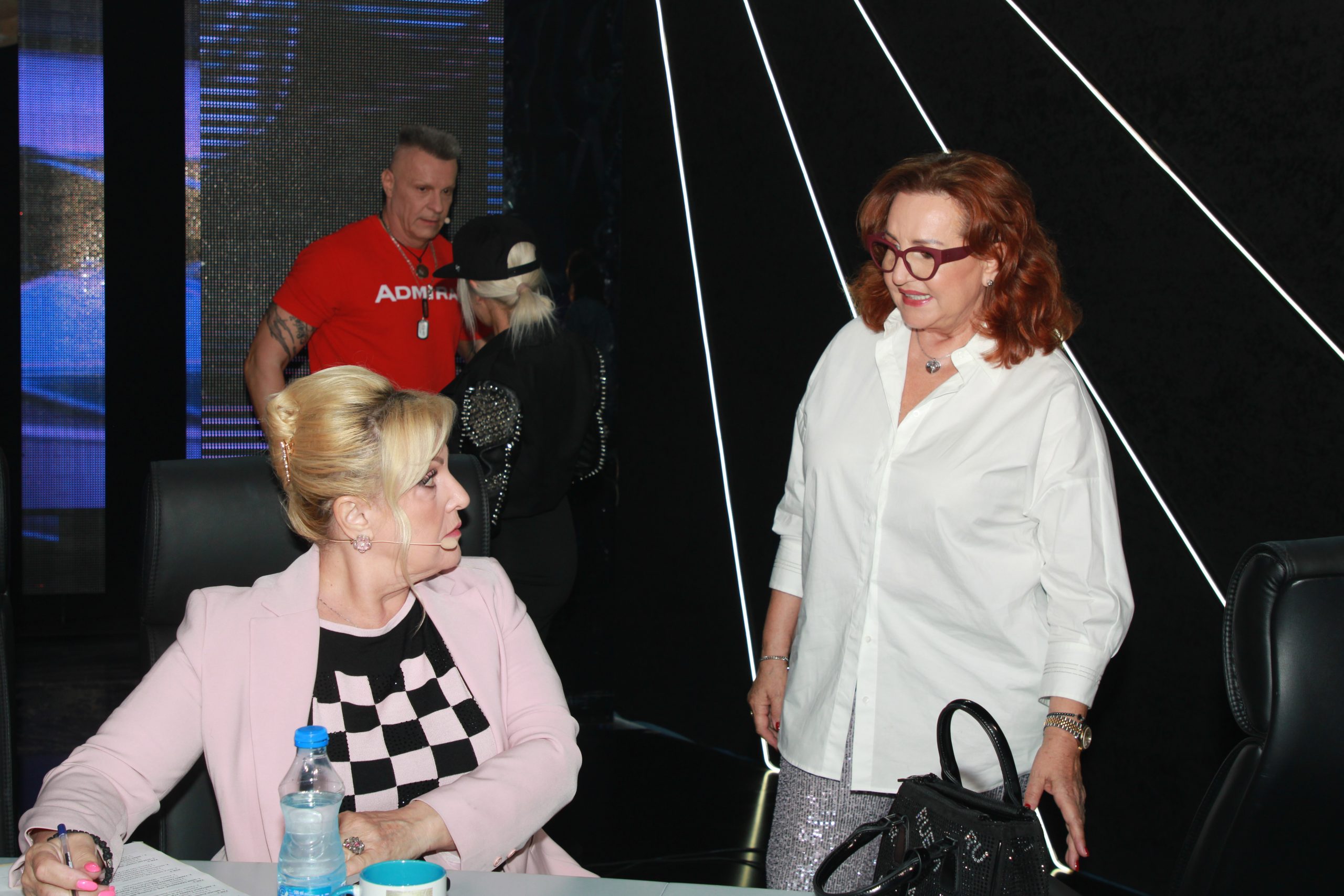 Ovo nećete videti na TV-u! Voja Nedeljković vozi Popovića po studiju, haos na snimanju "Zvezda Granda" VIDEO 7 IMG 4362 1