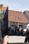 Ivana Šašić stigla na sahranu Cipkinog muža, pevačica nema od bola zbog smrti kuma: "Pod lekovima sam" FOTO 4 IVANA SASIC SAHRANA CIPKIN MUZ