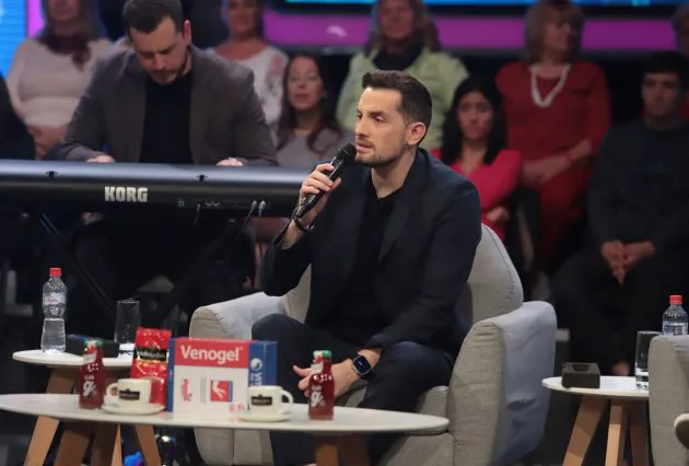 Mirza Selimović posvetio pesmu majci, kolege u suzama: "Ovo je nešto najemotivnije" VIDEO 6 MIRZA SELIMOVIC ZGS SNIMANJE 01112023 FOTO FILIP 5 ok 630x426 1