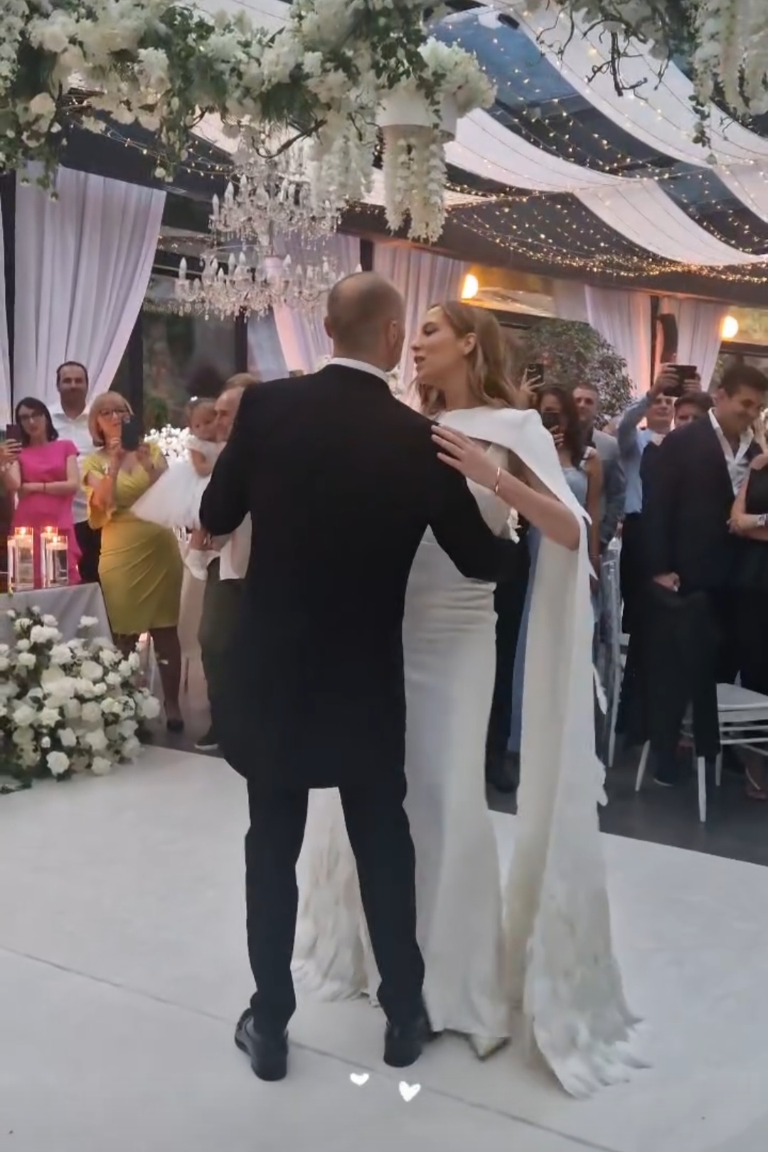Prvi ples Sofre i Kosane, mlada promenila venčanicu, sve pršti od emocija VIDEO 6 Screenshot 20240507 193715 Instagram