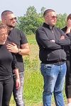 Cipka se slomila na sahrani supruga, potresne scene na groblju: Pevačica jedva stoji na nogama (FOTO) 2 WhatsApp Image 2024 05 17 at 15.36.11 e1715953687945