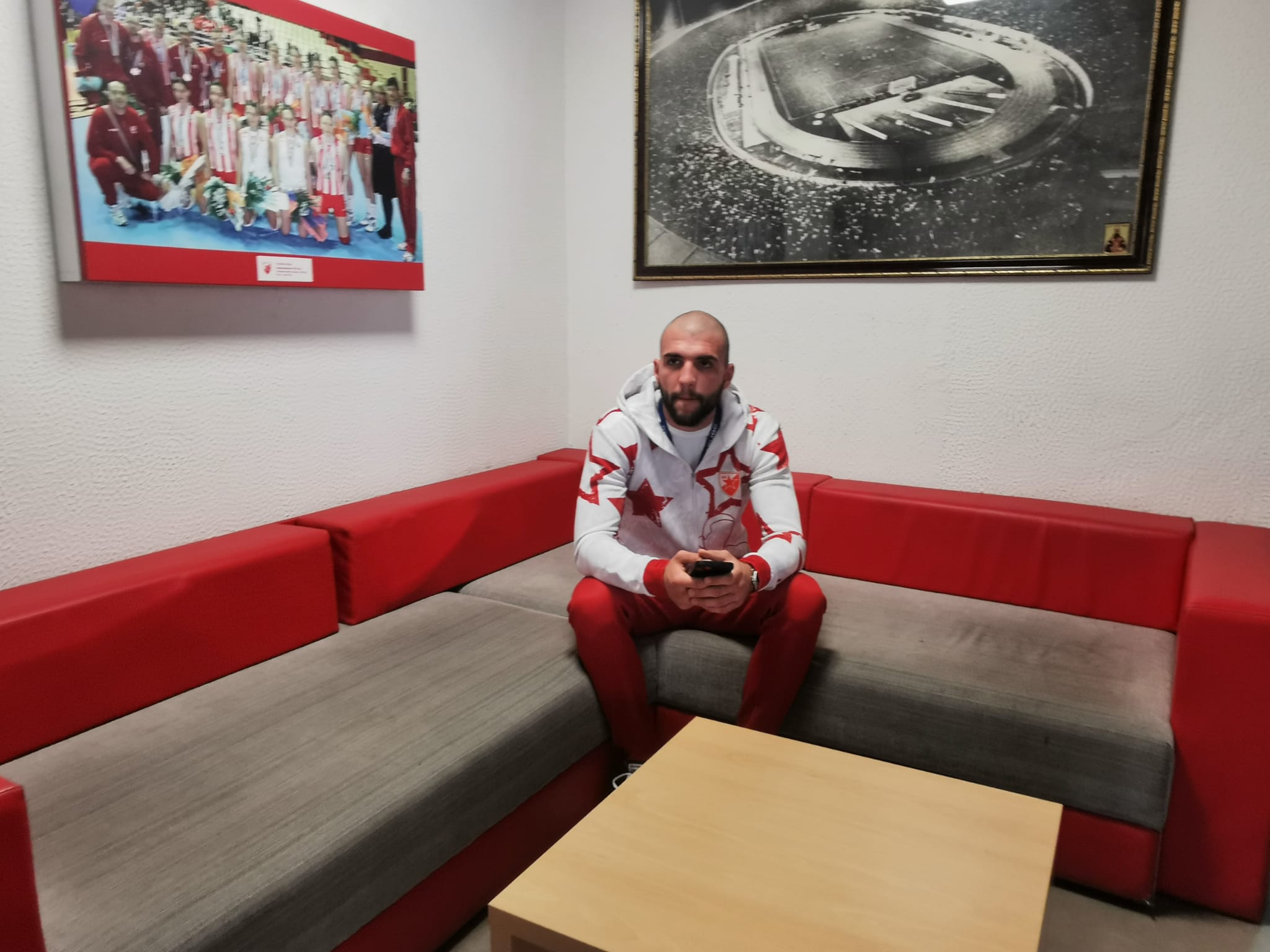 Veljko Ražnatović primio plaketu za izuzetan uspeh u boksu, pa pomenuo porodicu: "Kao sin Željka Ražnatovića nemam pravo na to" VIDEO 7 image00001