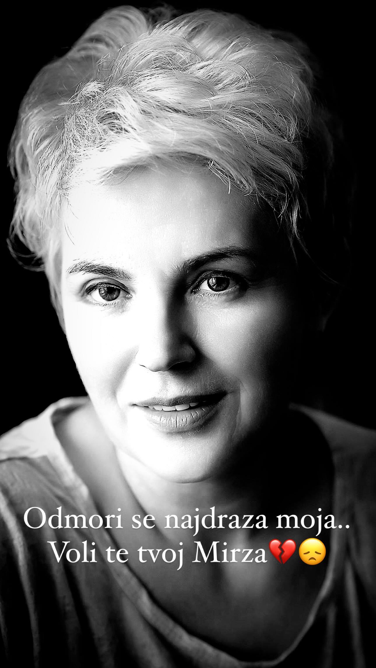 Preminula majka Mirze Selimovića, pevač se oprostio potresnim rečima: "Odmori se, najdraža moja" FOTO 7 mirzi selimovicu preminula majka