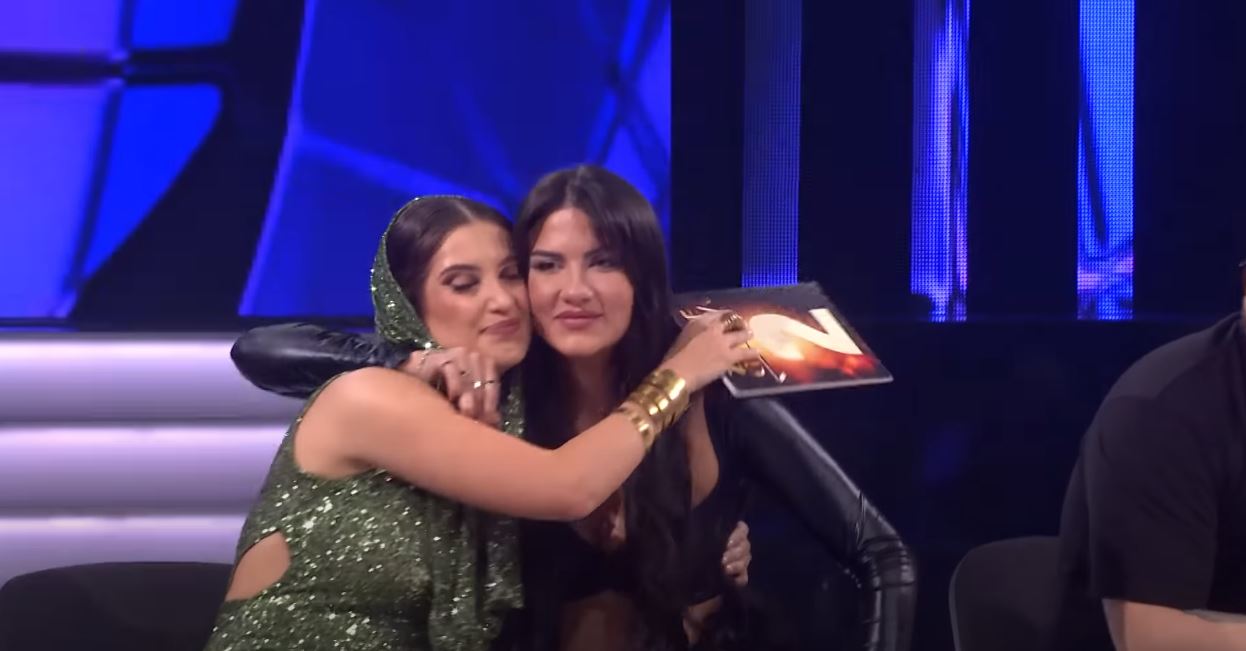Nađa Mujezinović na ivici suza napustila "Zvezde Granda", pevačica se slomila na sceni (VIDEO) 6 nadja mujezinovic 1