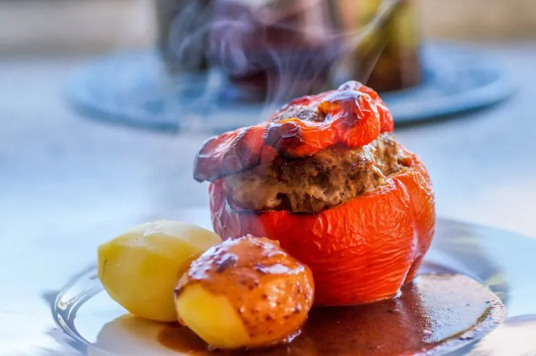 Ukus koji vraća u detinjstvo: Isprobajte stari recept za punjene paprike 6 paprika 3083449 1280 768x511 1