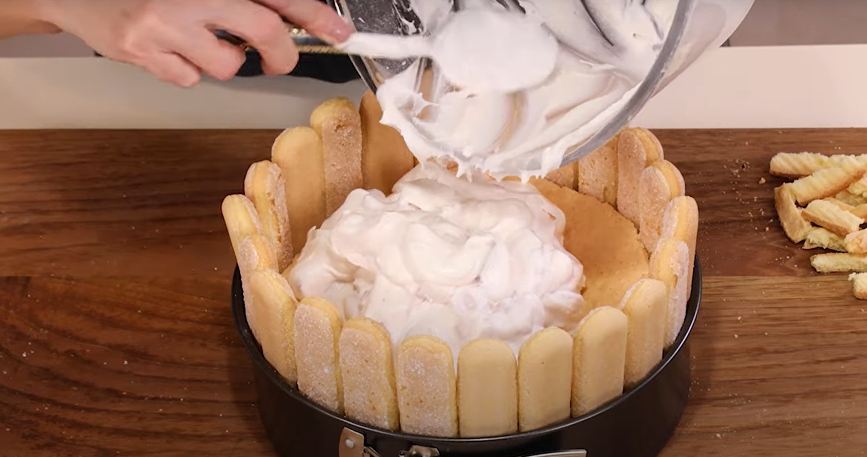 Šarlota torta, u maju jednostavno traži da se napravi 8 sarlota 4