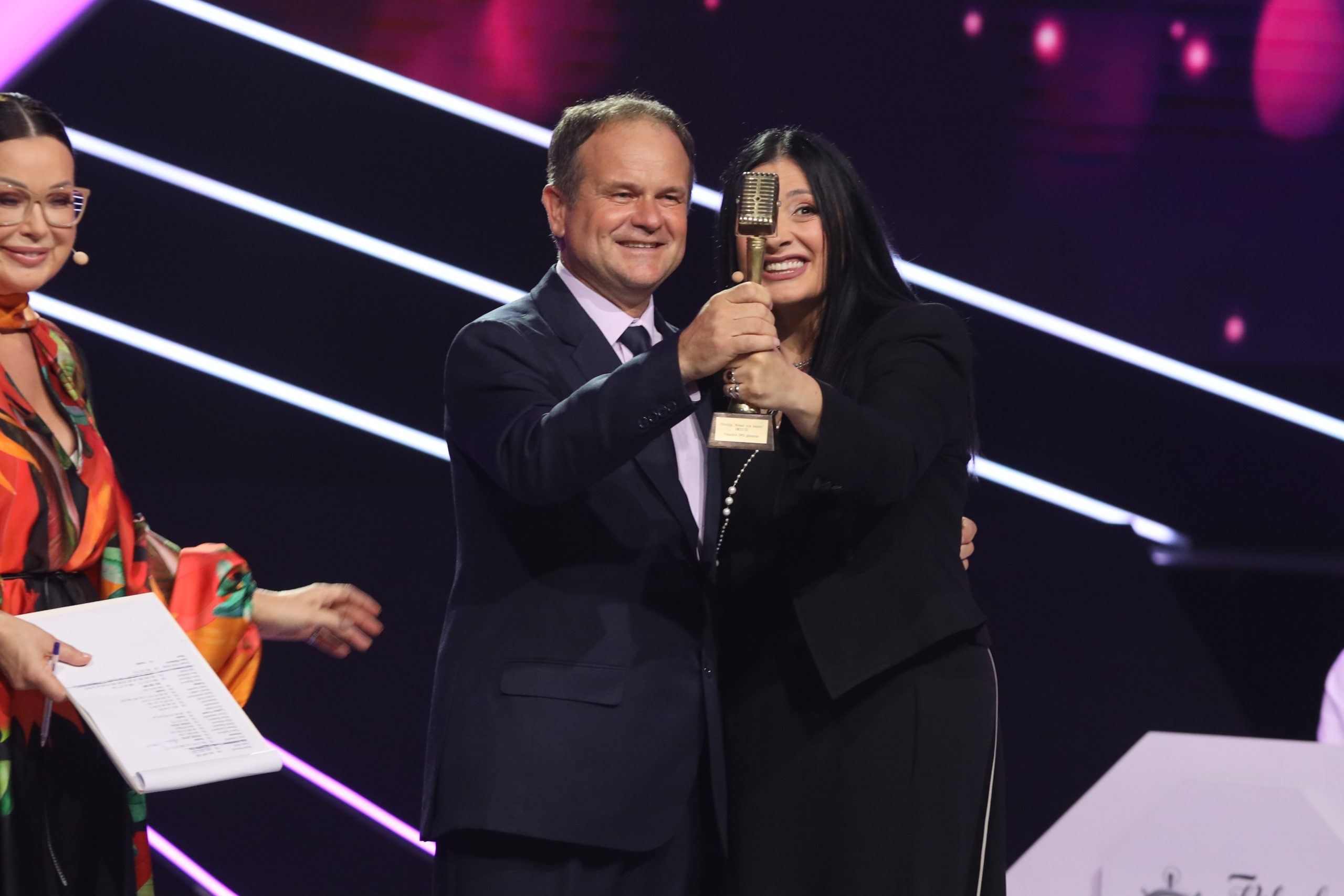 Kaliopi emotivna zbog pobednika NNK: "Usudio se da uradi ono što ja ne bih, drago mi je da je konačno primećen" VIDEO 5 Kaliopi o pobedniku nikad nije kasno