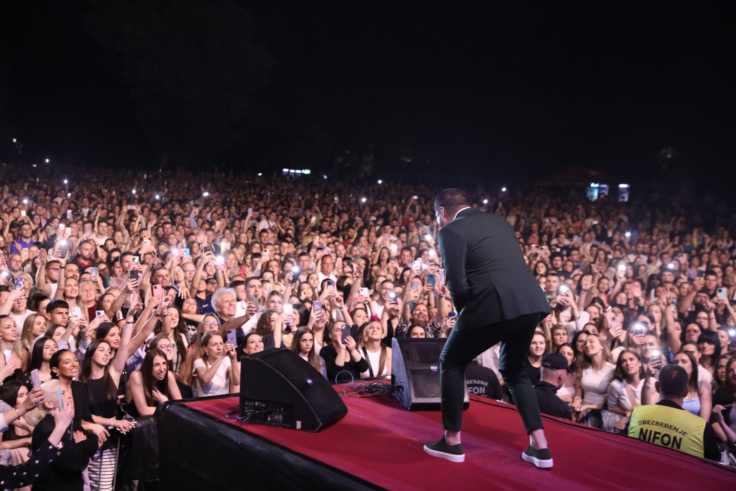 Nezaustavljiv: Niš pretesan za Aca Pejovića, 15.000 ljudi horski pevalo nove pesme 10 1P1A8250