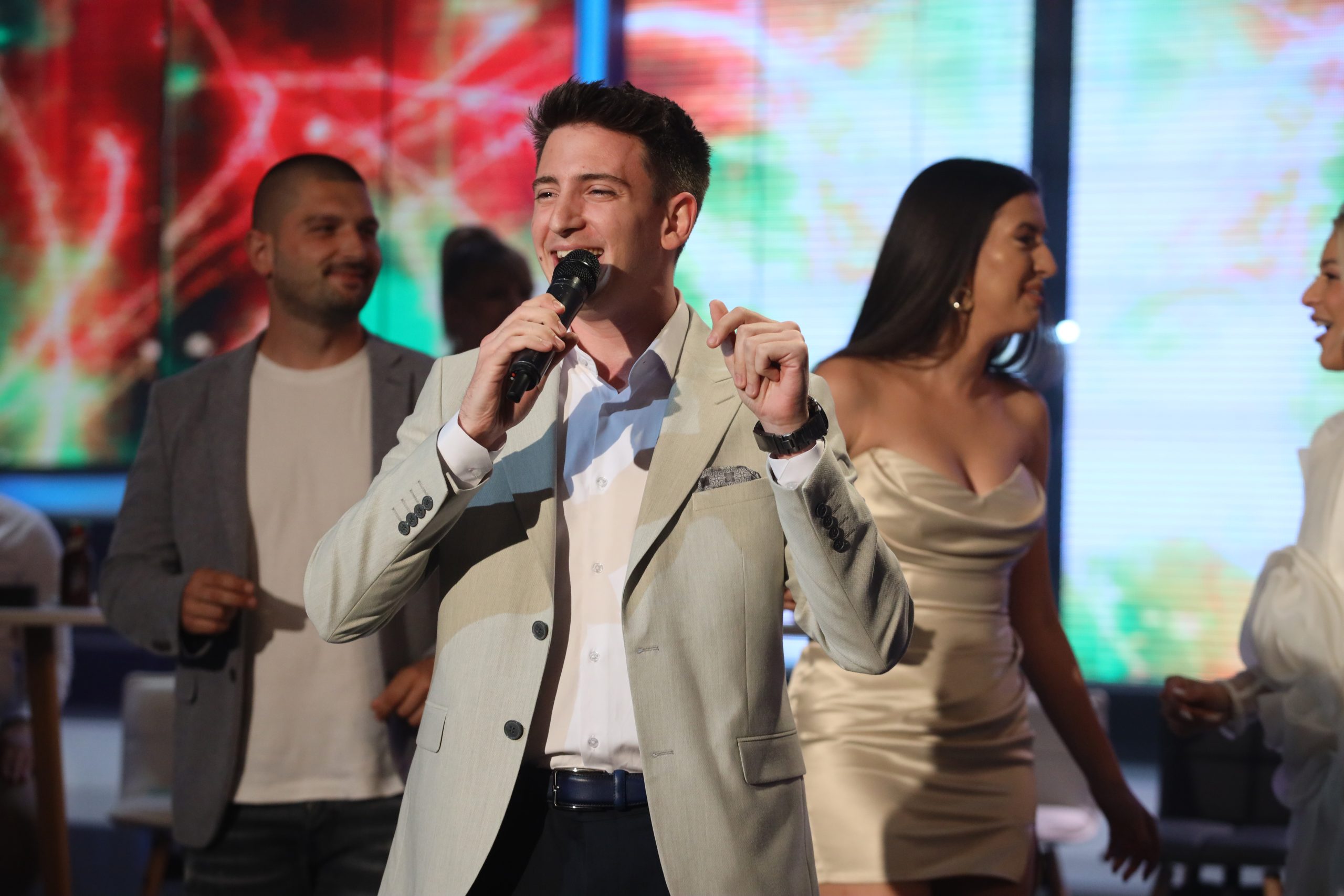 Dino Suljić priprema spektakl u Zenici nakon finala: "Čast mi je i zadovoljstvo što ću pevati pred svojim sugrađanima" 6 DINO SULJIC ZGS SNIMANJE 12062024 FOTO MUNJA 3 ok