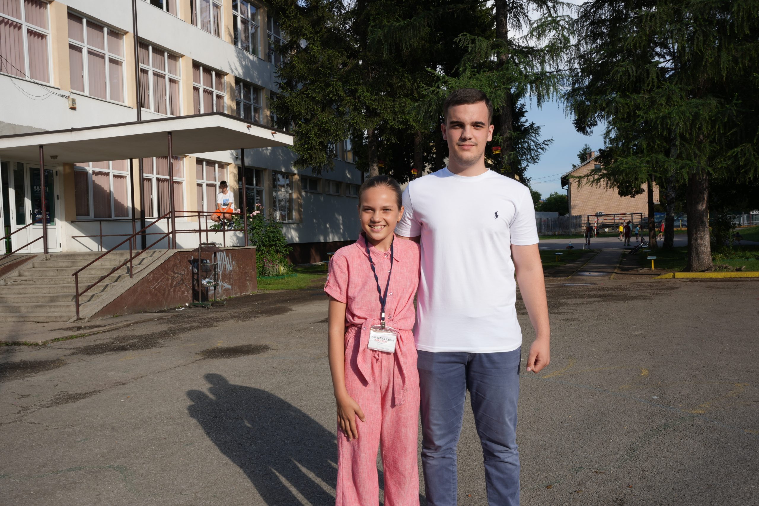 Inel Nukić raspevan otvorio vrata svog doma u Živinicama, a tek da čujete kakav je talenat njegova sestra VIDEO 16 DSC06322