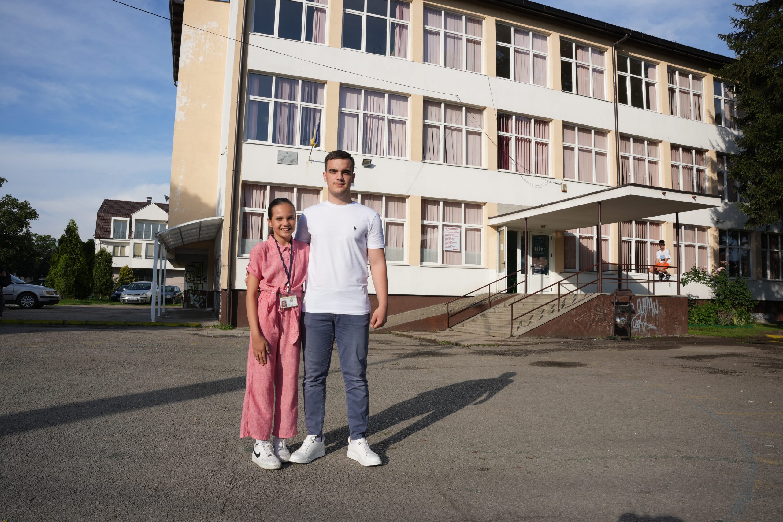 Inel Nukić raspevan otvorio vrata svog doma u Živinicama, a tek da čujete kakav je talenat njegova sestra VIDEO 19 DSC06328