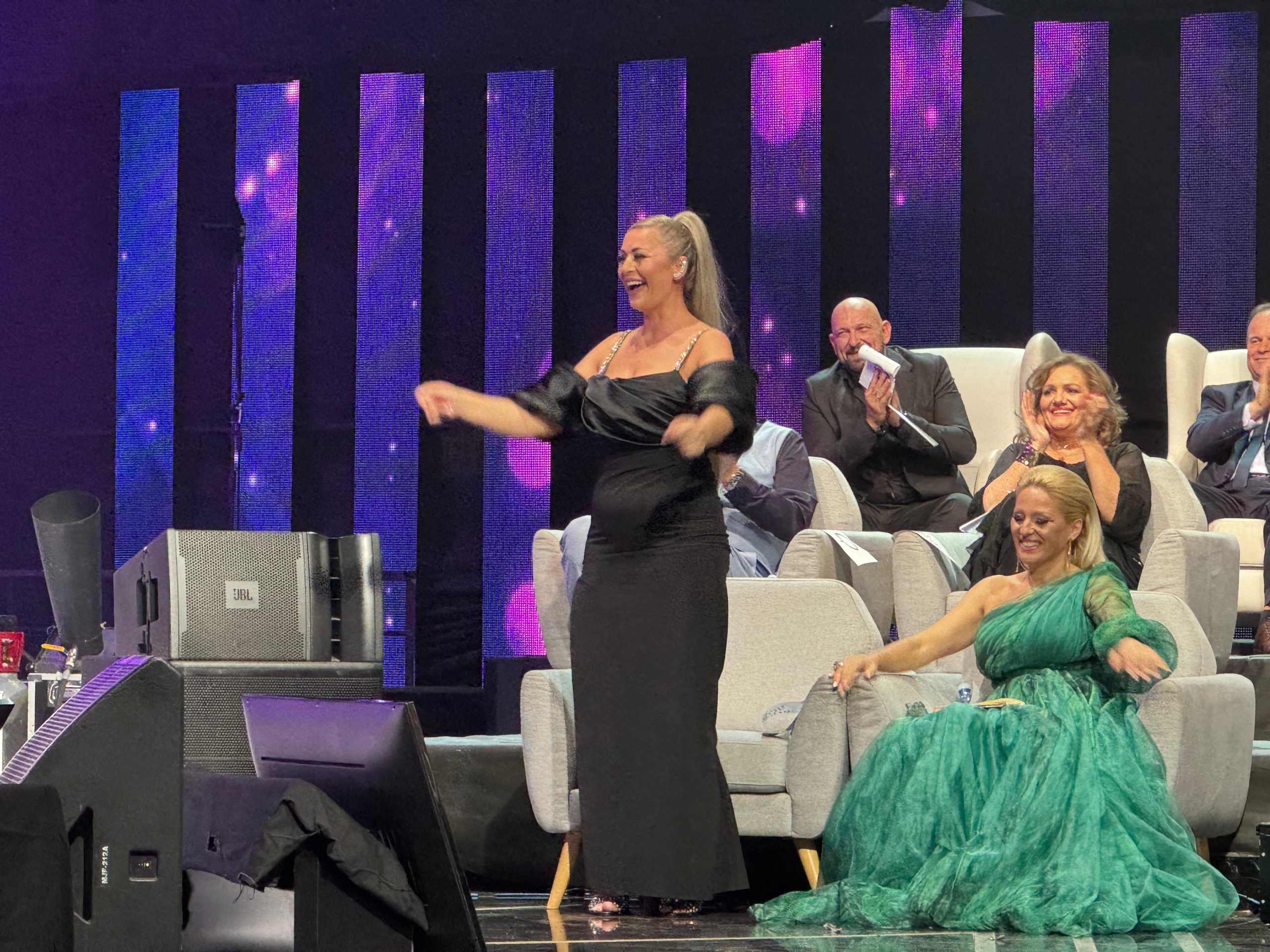 Uživo finale Nikad nije kasno: Najstarija pobednica otvorila veče, Žika Jakšić istrčao na scenu 29 IMG 20240624 WA0001