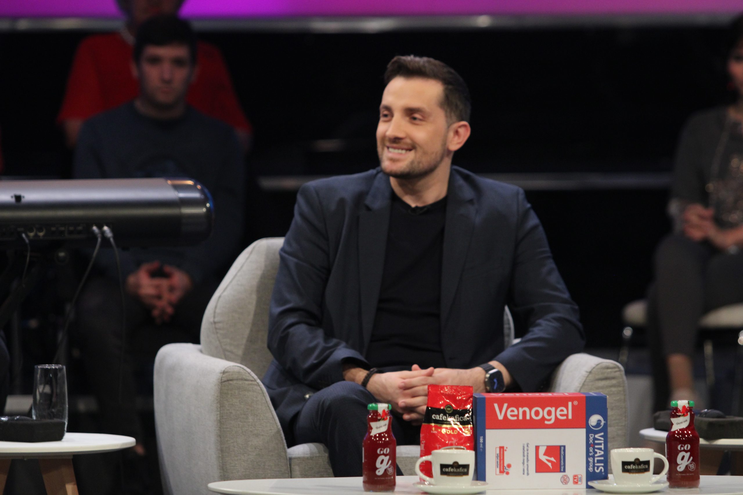 Šejla ili Džejla? Mirza Selimović otkrio sa kojom pevačicom snima duet (VIDEO) 5 MIRZA SELIMOVIC ZGS SNIMANJE 01112023 FOTO FILIP 14
