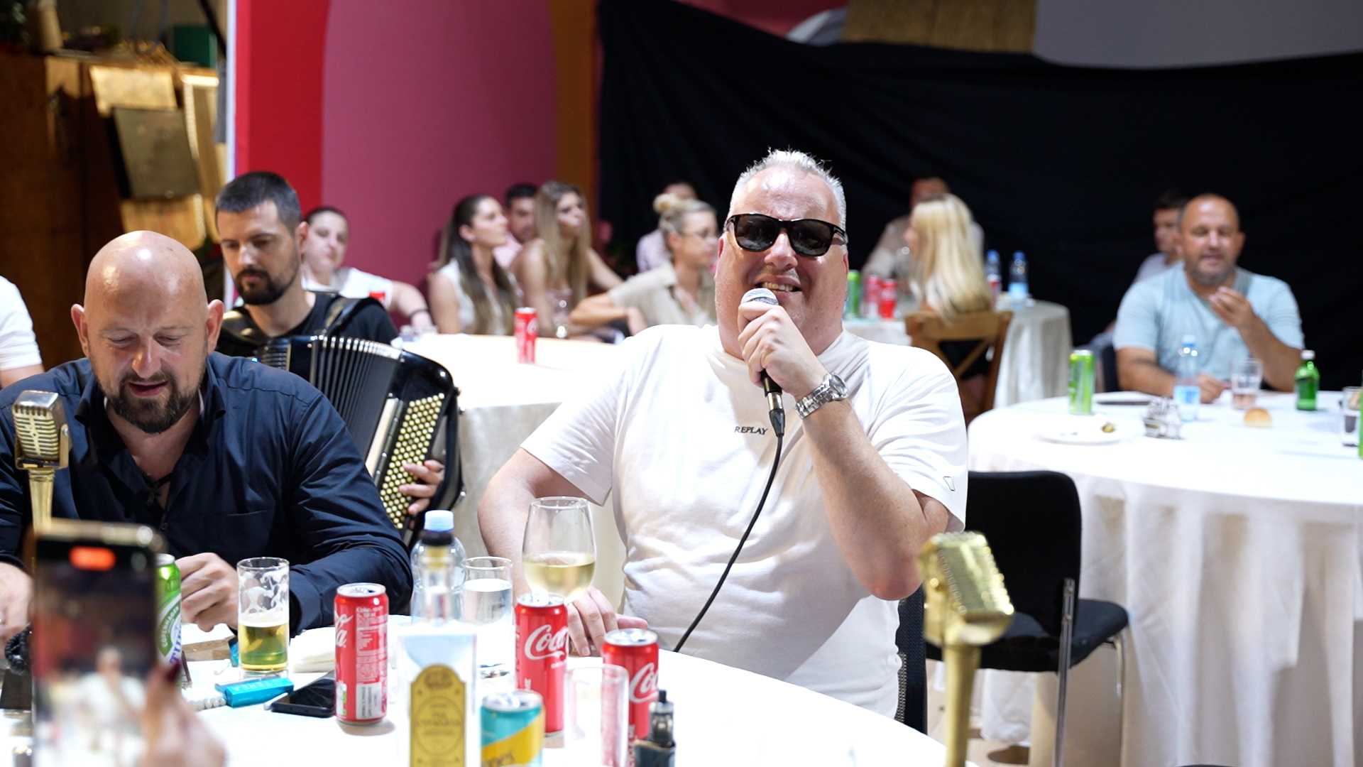 Žurka posle finala NNK: Dejan Matić iznenadio sve, finalisti zapevali sa njim VIDEO 6 nikad nije kasno žurka