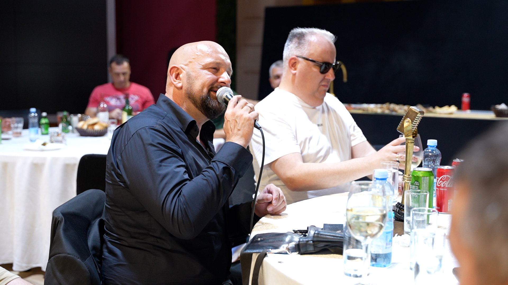 Žurka posle finala NNK: Dejan Matić iznenadio sve, finalisti zapevali sa njim VIDEO 8 nikad nije kasno žurka