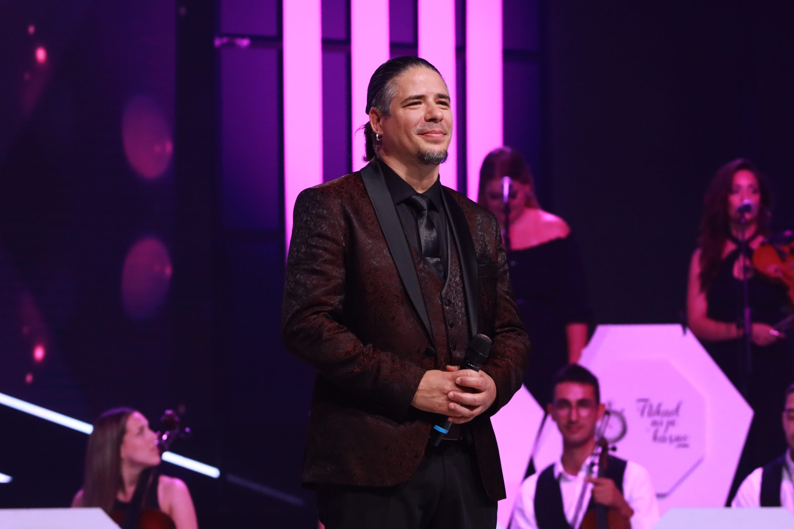 "Uz pesmu je sve lepše", Oliver Kostić emotivnom objavom dirnuo sve, evo kako slavi uspeh (FOTO) 7 OLIVER KOSTIC 45 GOD. SABAC FOTO MUNJAok 2 1