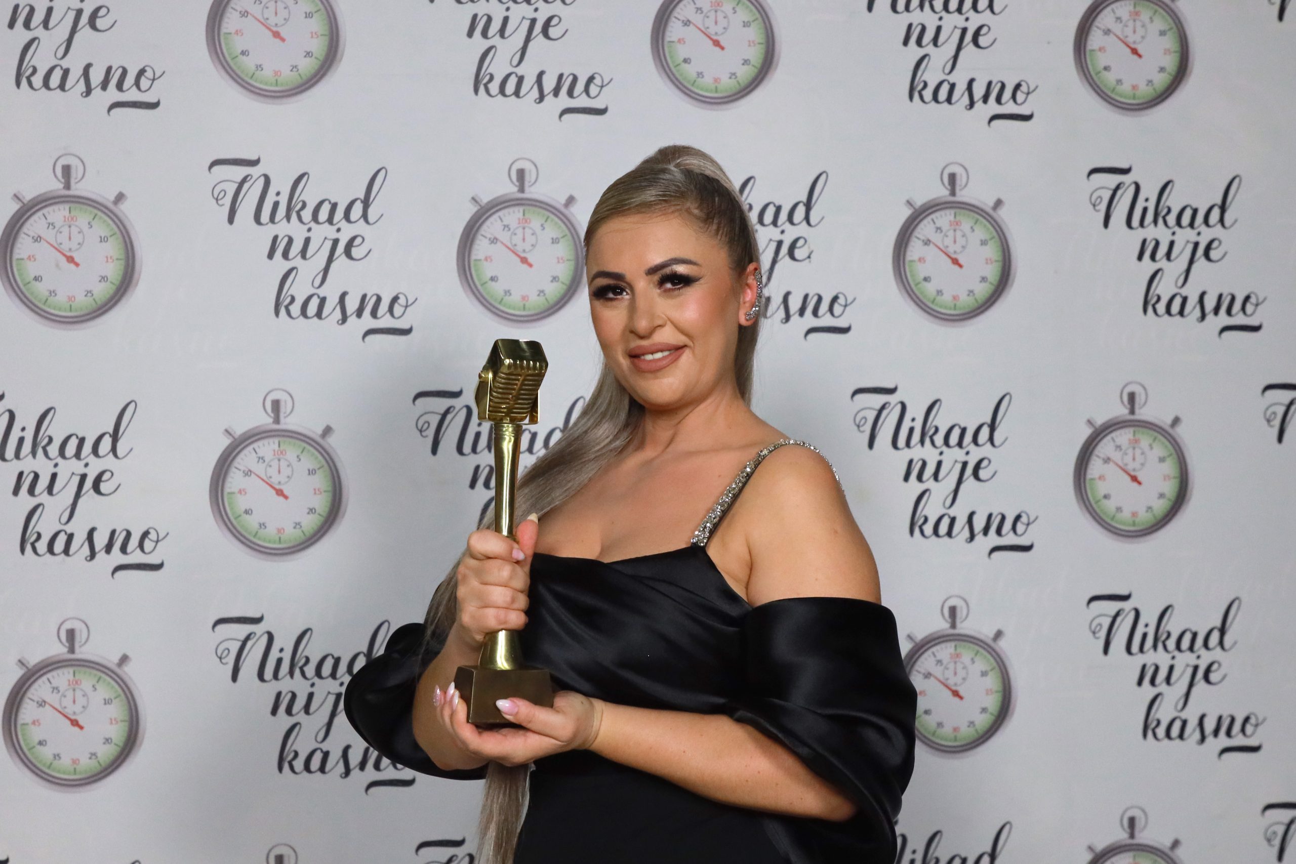Selma Čavkić snimila prvu pesmu koja će sigurno biti hit na svadbama (VIDEO) 8 SELMA CAVKIC 43 GOD. BIHAC 3 ok 1