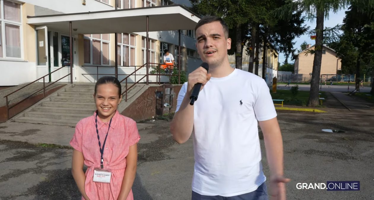 Inel Nukić raspevan otvorio vrata svog doma u Živinicama, a tek da čujete kakav je talenat njegova sestra VIDEO 17 inel nukic