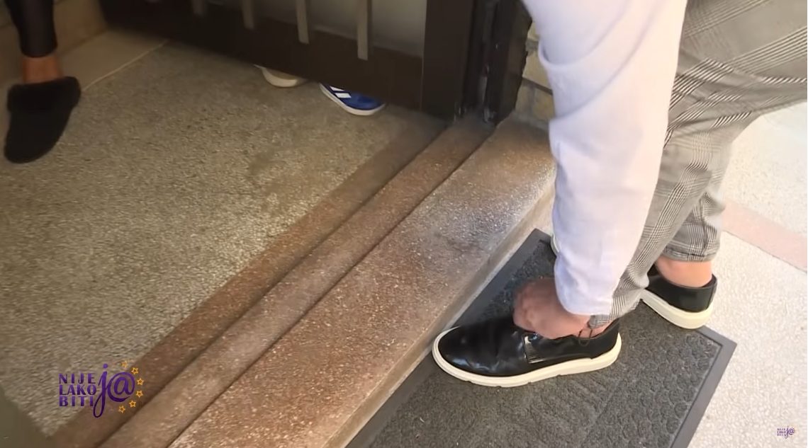 Naša pevačica živi u četvorospratnoj vili u Beogradu, sinu prepisala hotel (VIDEO) 8 zika