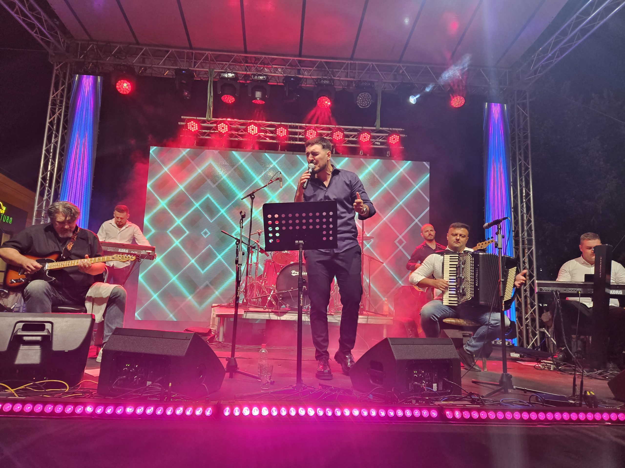 Delirijum u Visokom: Bosanac i Sidik zajedno na sceni, Bosna na nogama VIDEO 9 20240726 221525