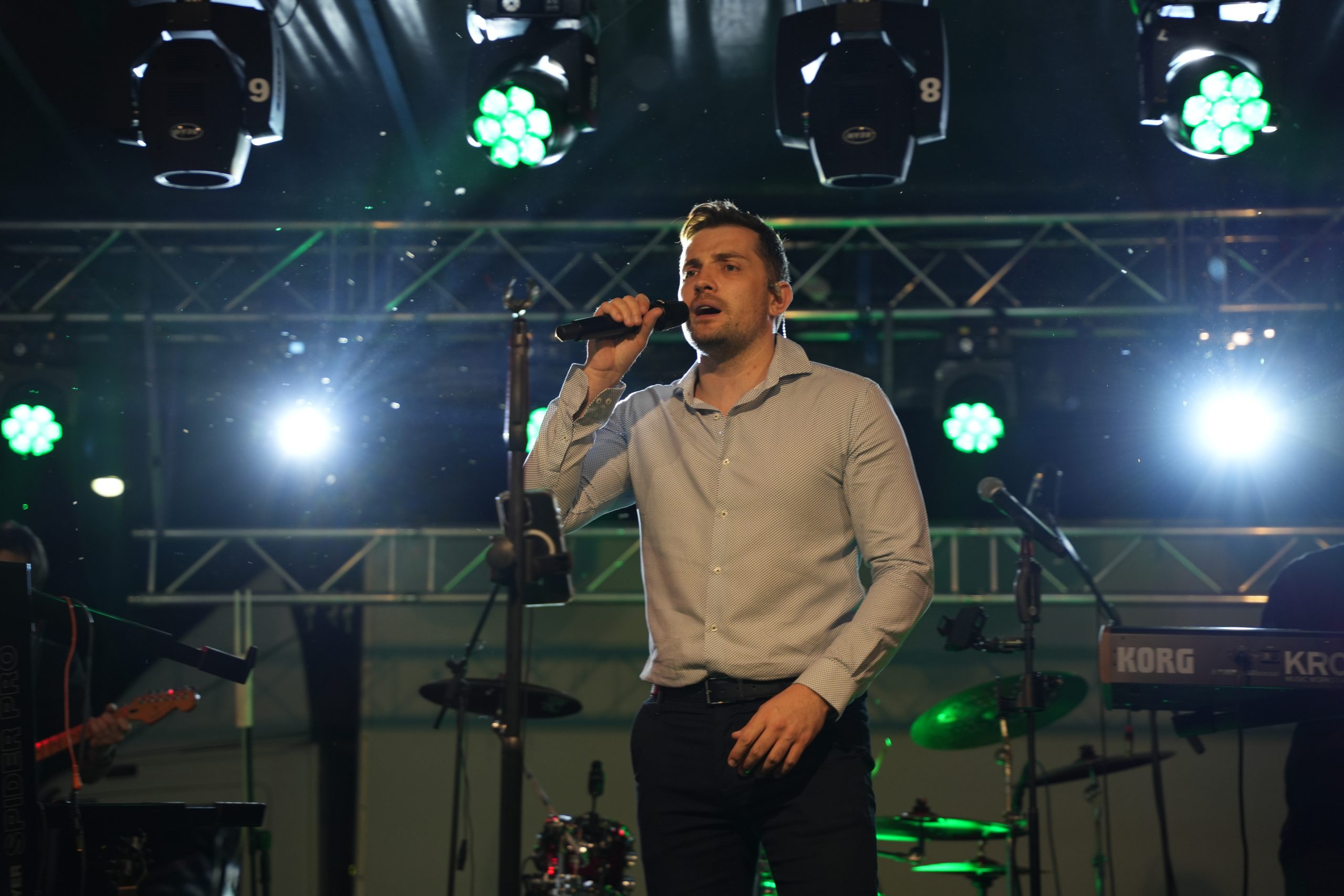 Mirza Selimović otvorio spektakl u Sanskom Mostu, publika zbog ovog hita van sebe VIDEO 5 DSC09040
