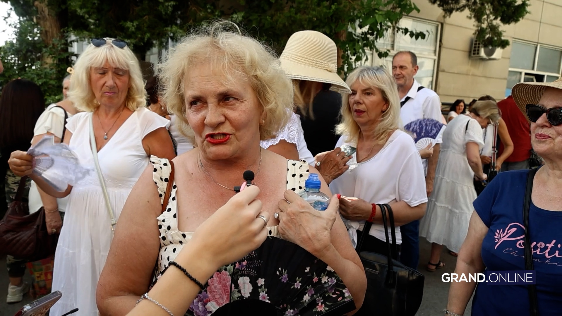 Gimnazijalke izvršile pritisak na Žiku Jakšića, traže samo jedno: "Obećao nam je sledeće sezone" VIDEO 9 GONLINE.02 15 28 08.Still245