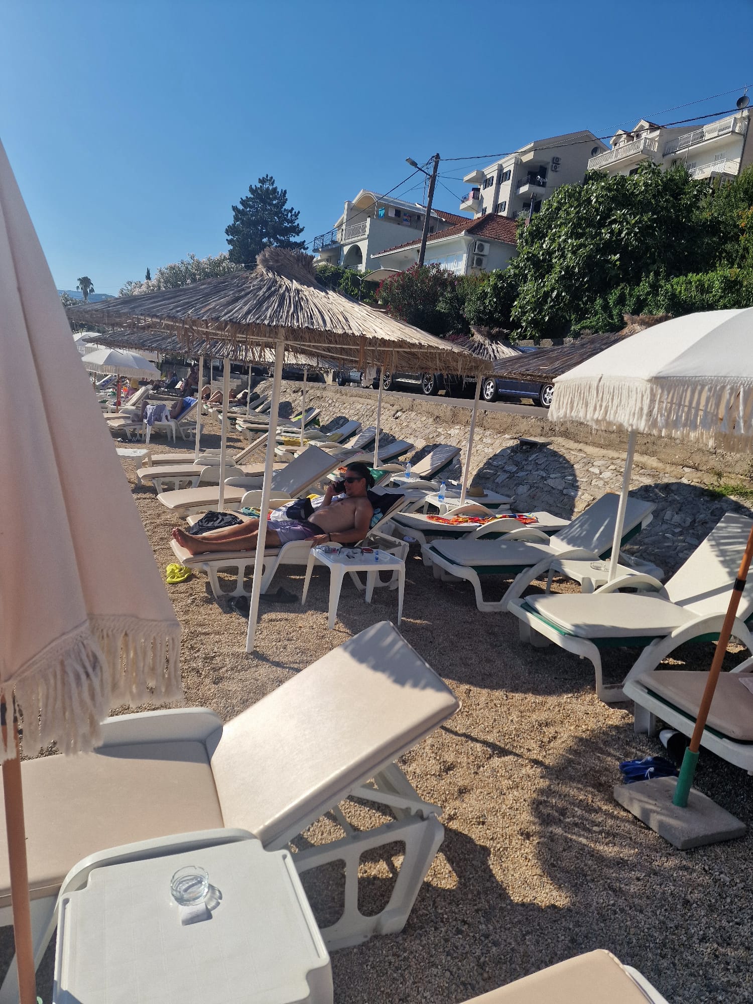 GRAND PAPARAZZO uhvatio finalistu "Nikad nije kasno" na plaži, zbog jednog poteza svi kažu: "Kakav car" VIDEO 5 IMG 20240716 WA0021