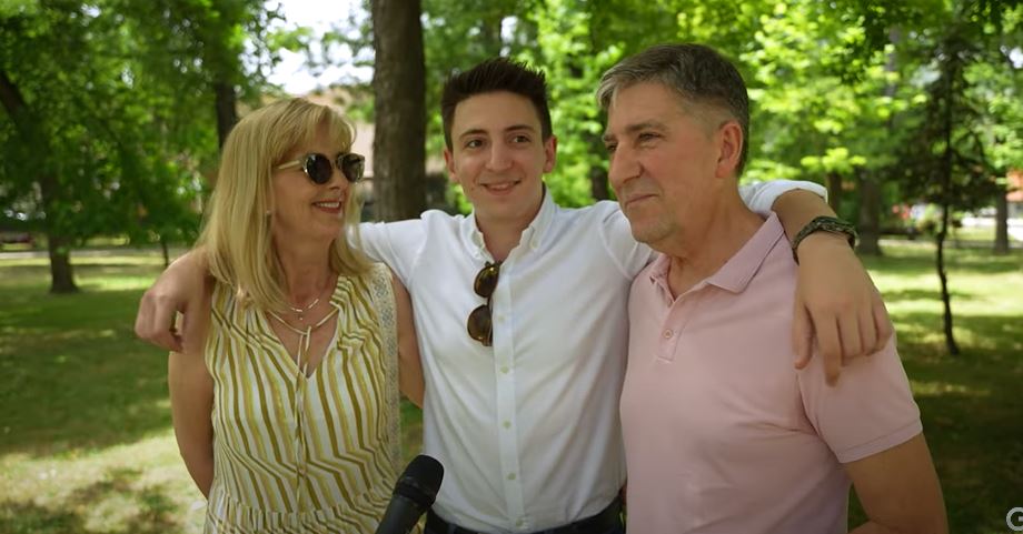 Grand u poseti Dinu Suljiću: Jedno mesto u Zenici za njega ima posebno značenje: "Voleo bih da to bude ovde" VIDEO 7 dino suljic roditelji