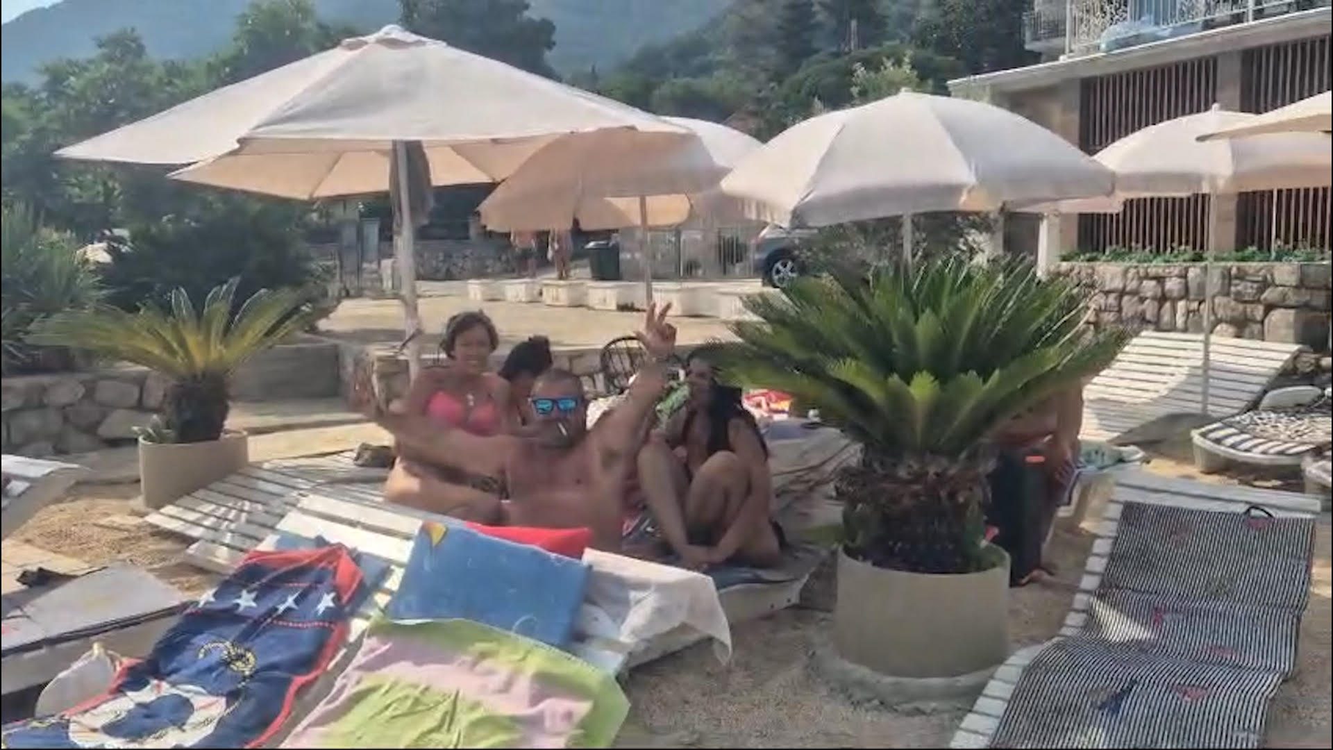 Na plaži Miloša Bojanića luda žurka, evo šta se sluša u Baošićima (VIDEO) 5 image 16 16